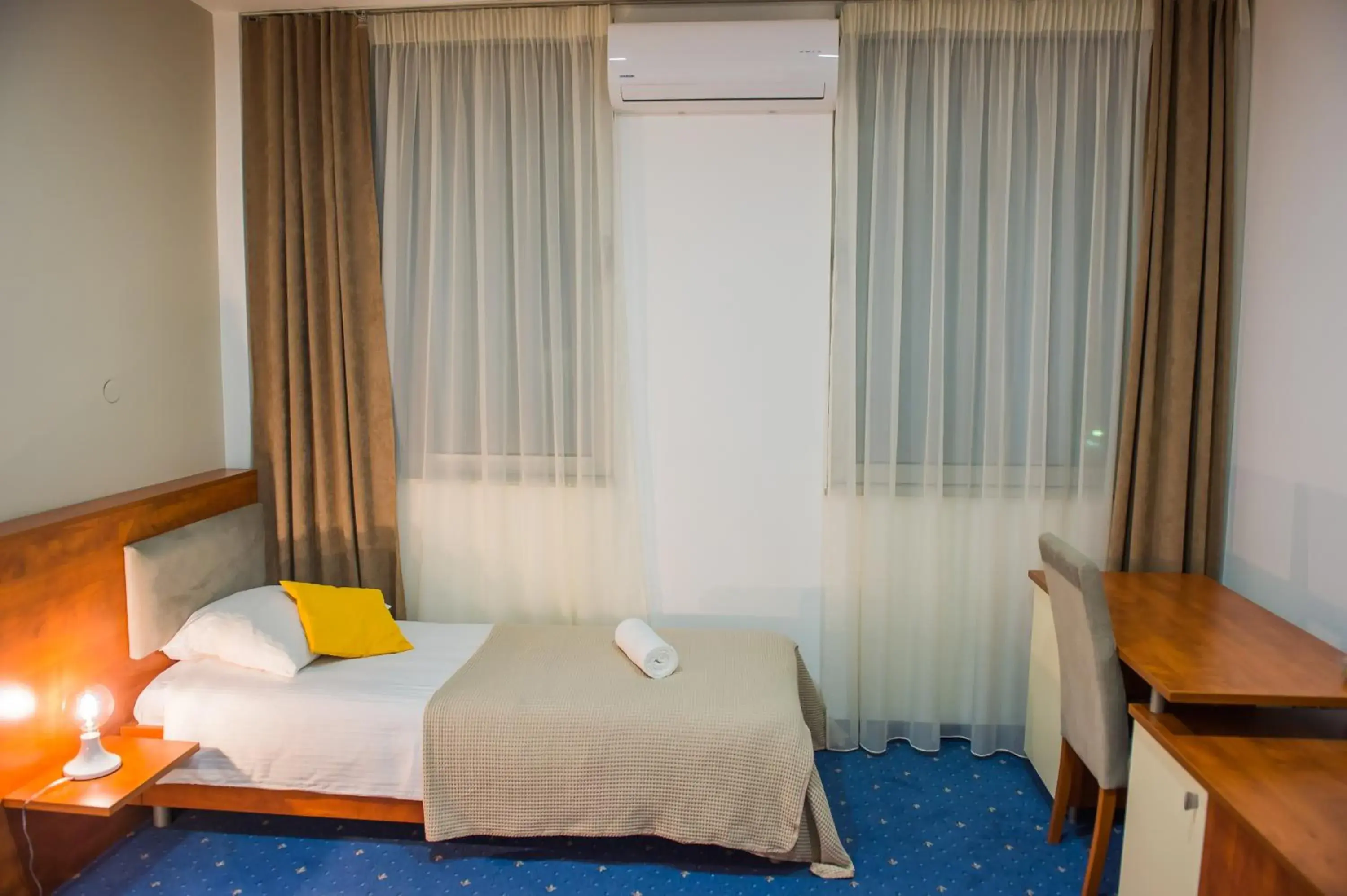 Single Room with Bathroom in Hotel CITY Single Room with Bathroom in Hotel CITY