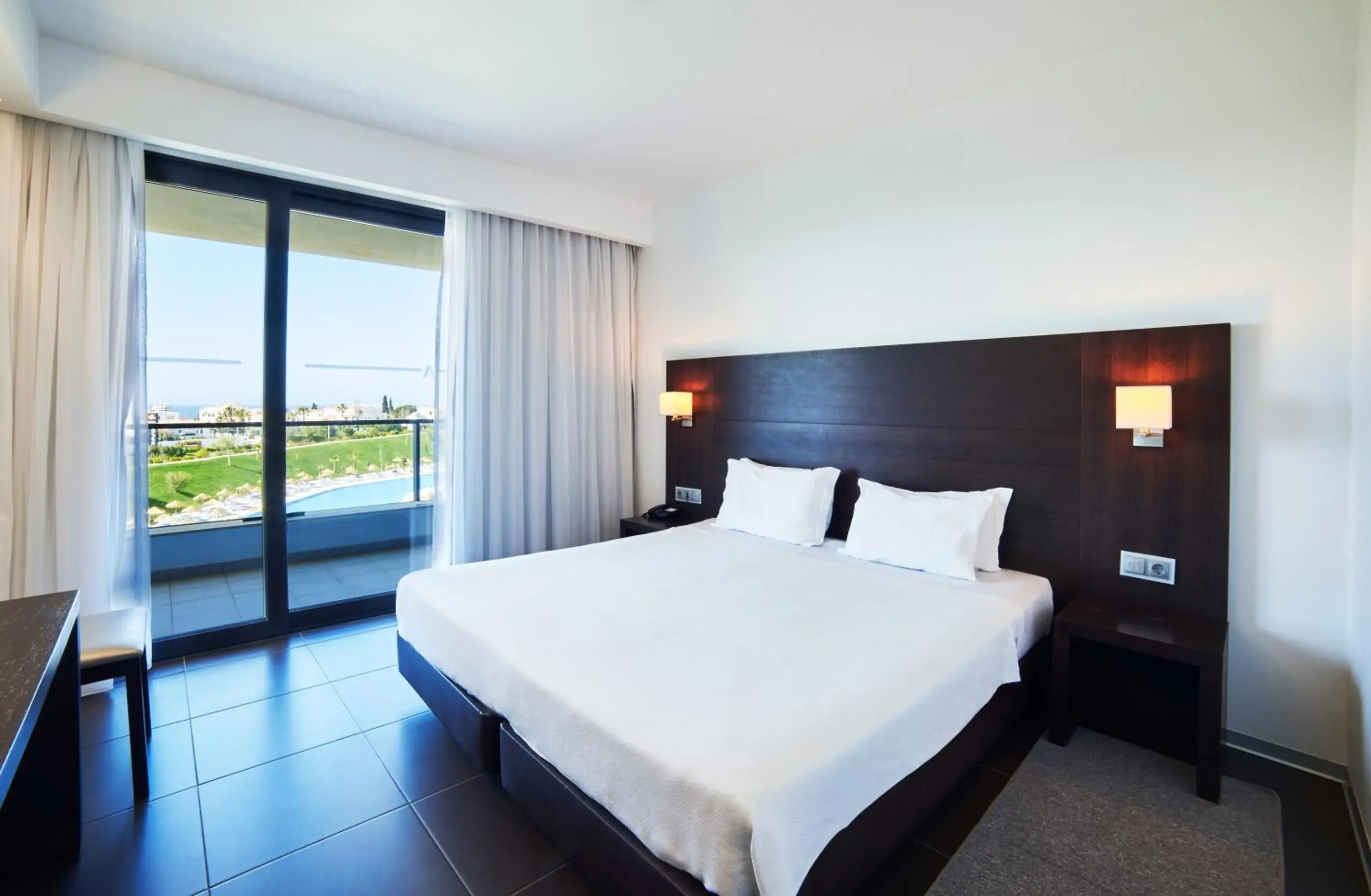 Bed in RR Alvor Baía Resort Bed in RR Alvor Baía Resort