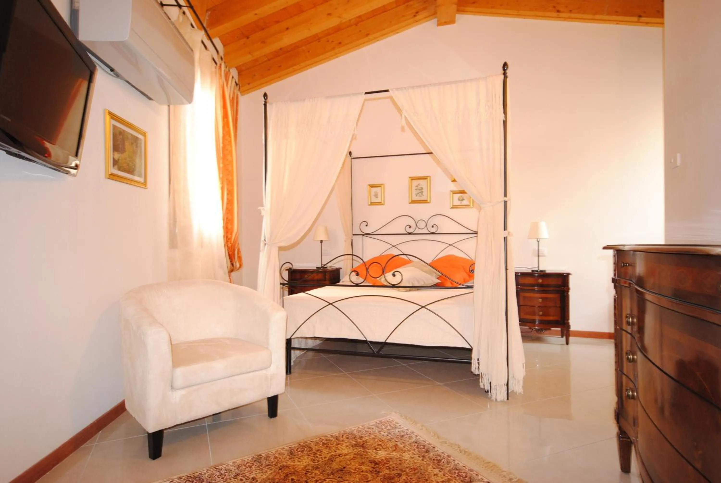 Photo of the whole room, Bed in Alberghiera Venezia