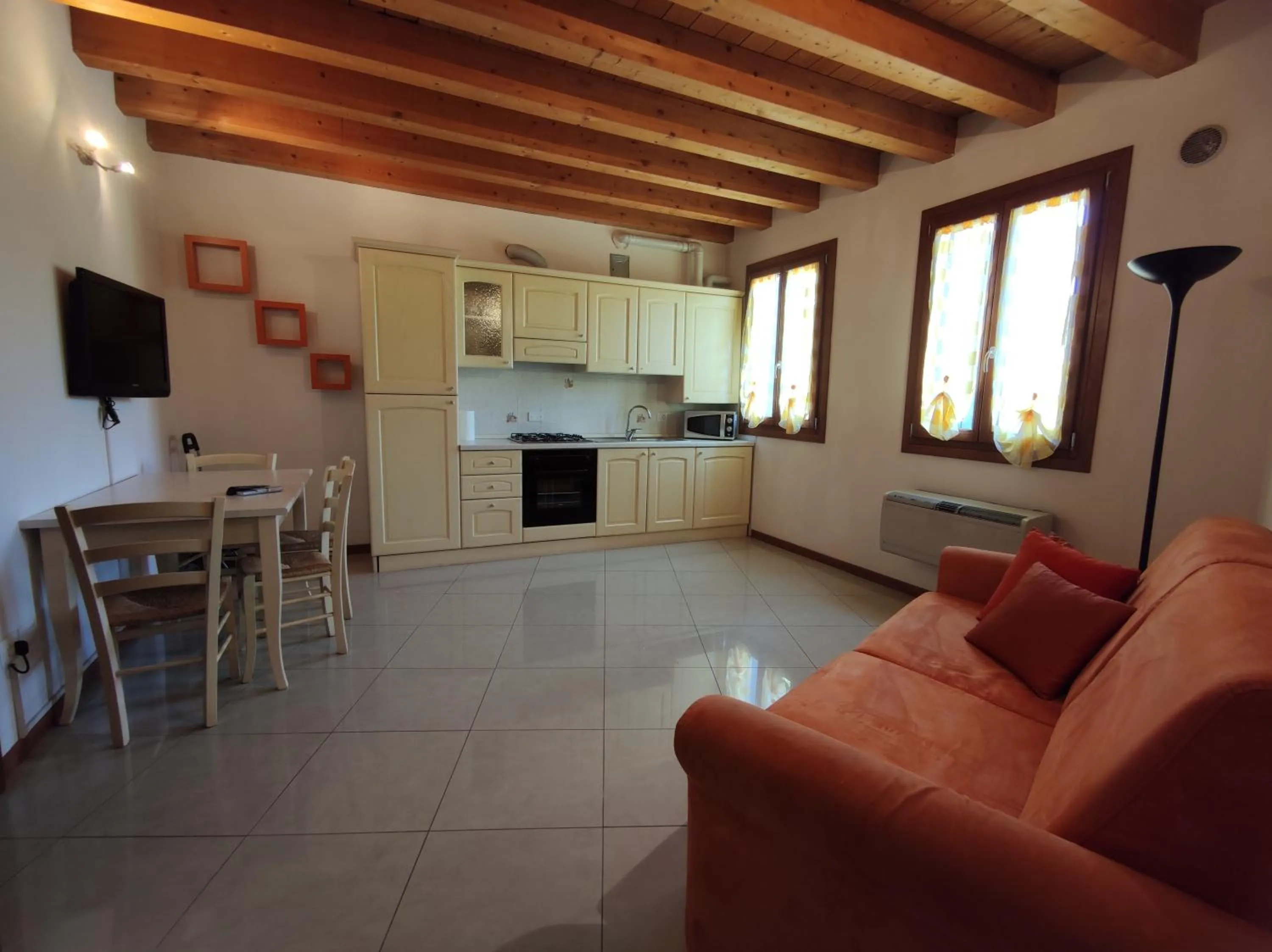 Food and drinks in Alberghiera Venezia