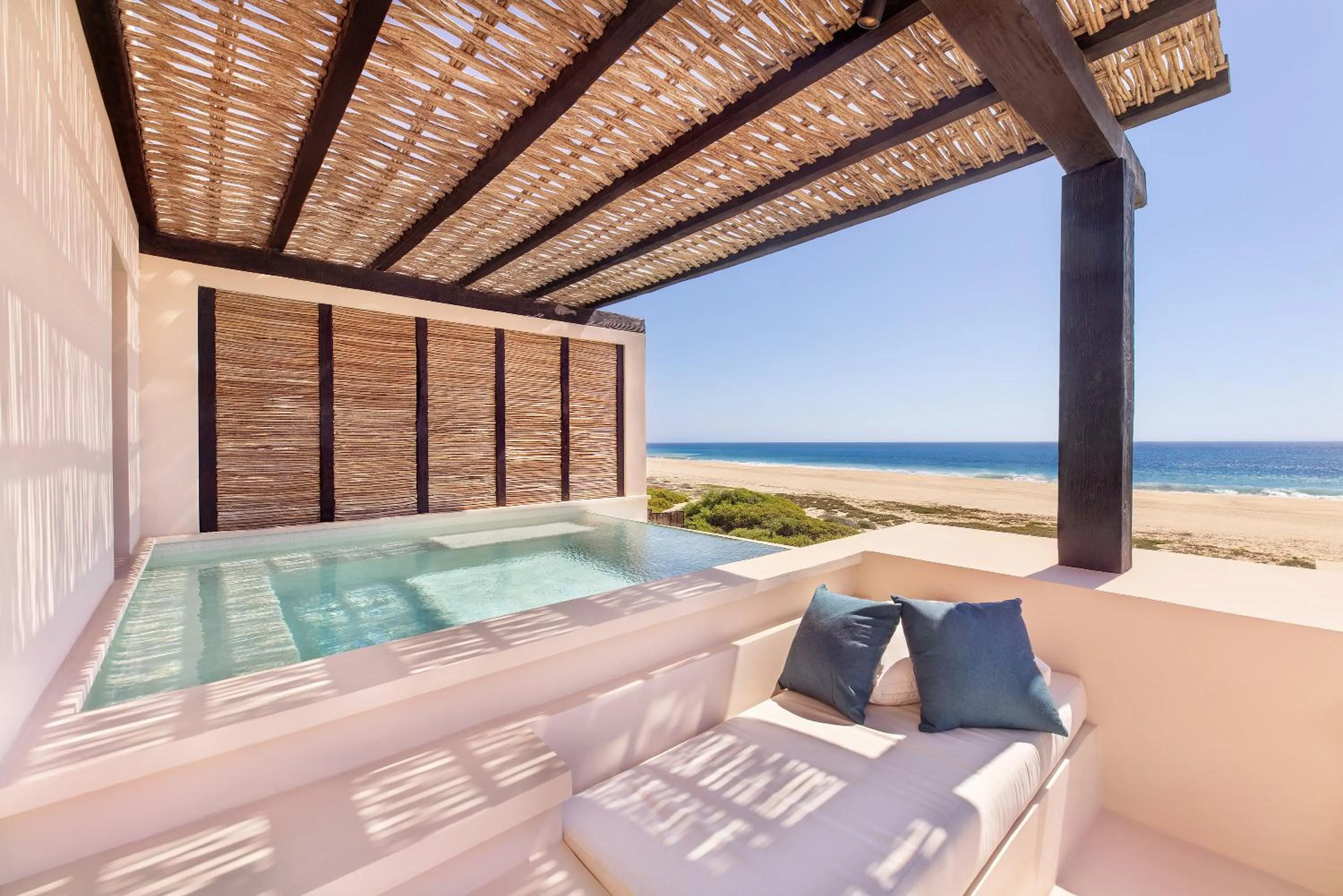 Bed in Kimpton Mas Olas Resort and Spa