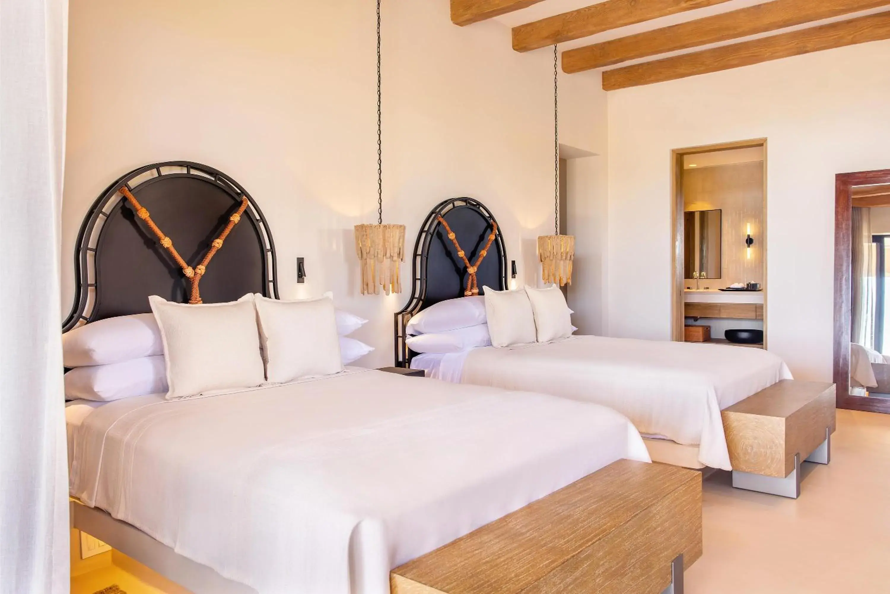 Bed in Kimpton Mas Olas Resort and Spa Bed in Kimpton Mas Olas Resort and Spa