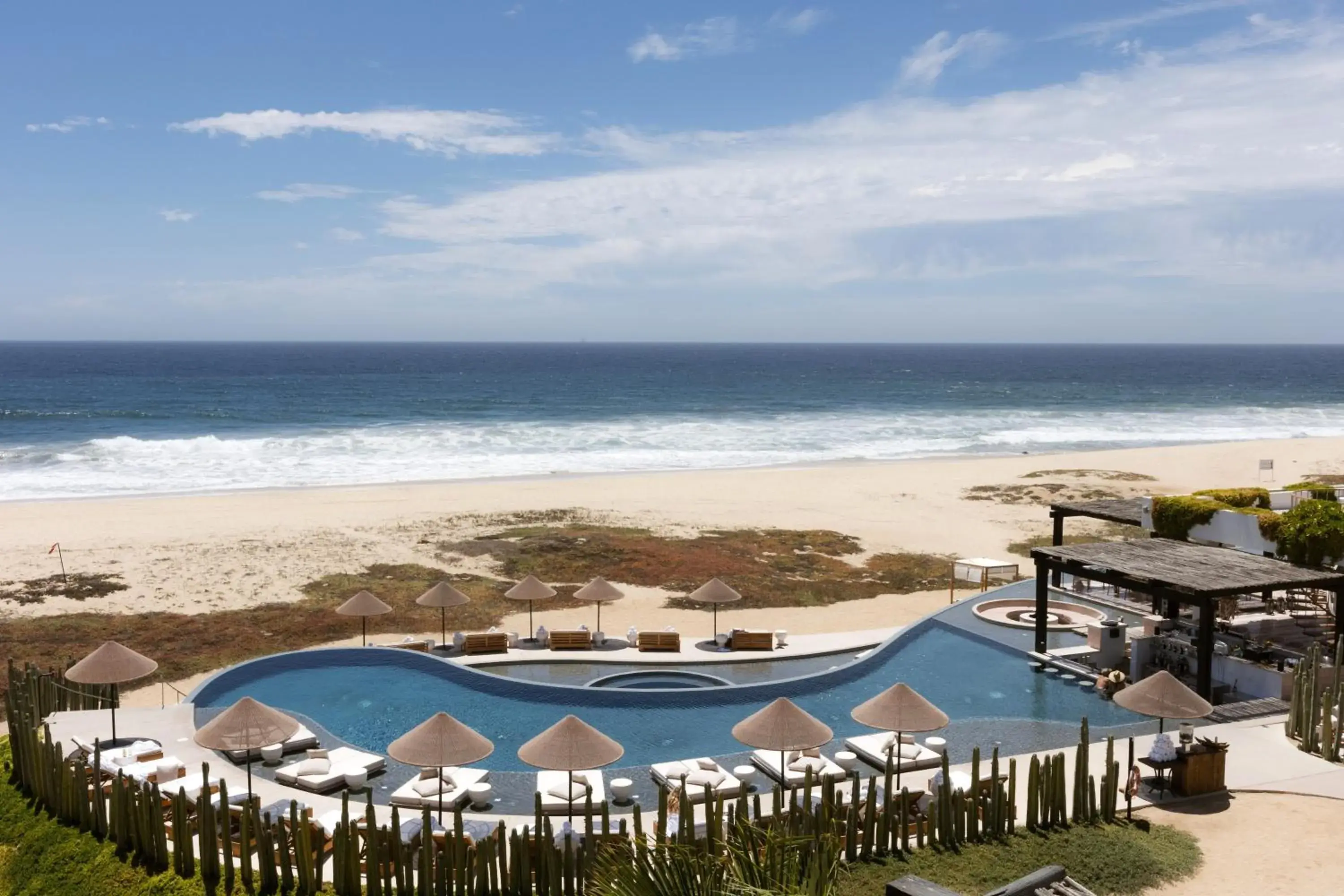 Swimming pool in Kimpton Mas Olas Resort and Spa Swimming pool in Kimpton Mas Olas Resort and Spa