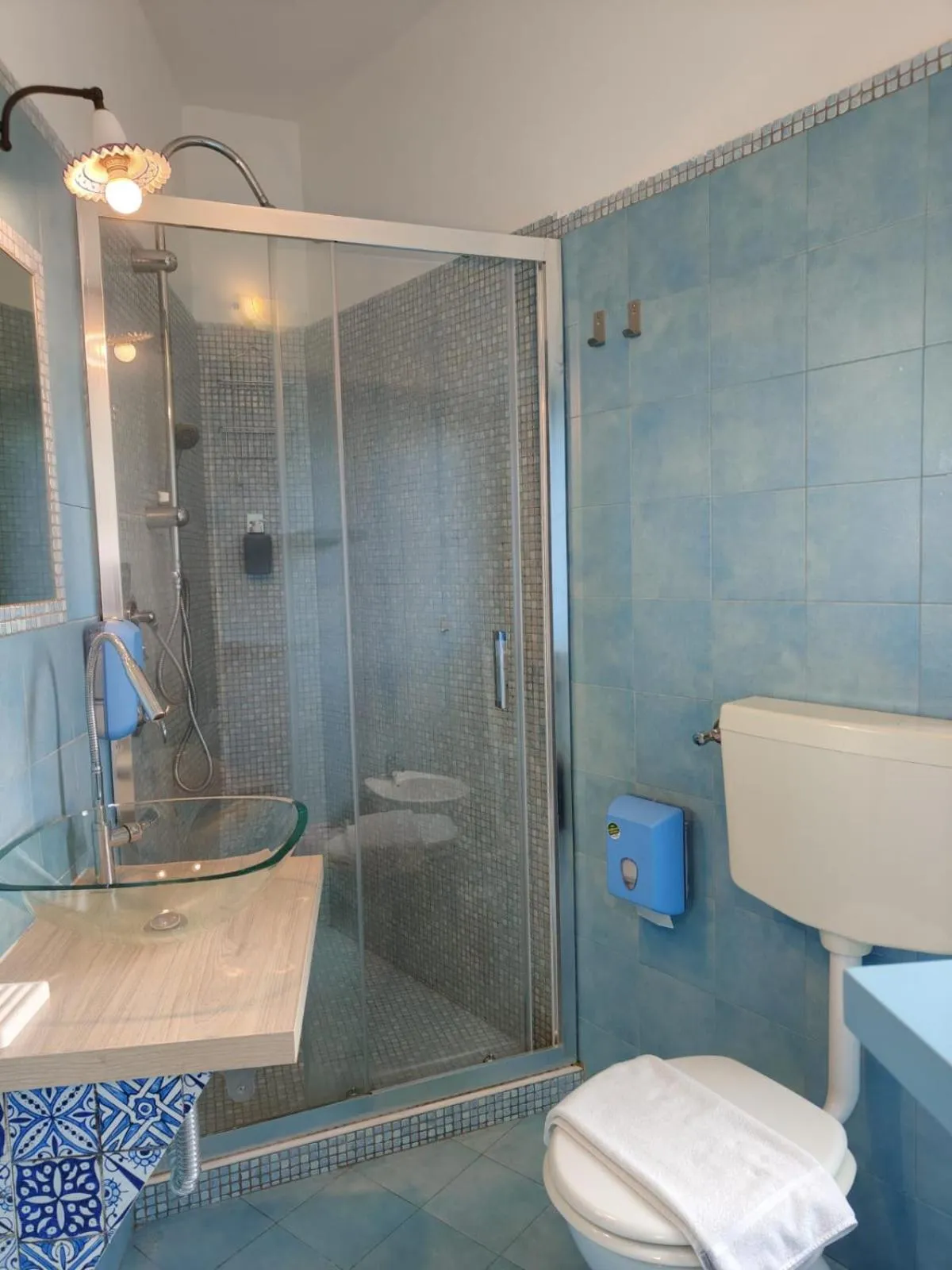 Shower in Centro Sicilia Rooms-Suites & Terrace