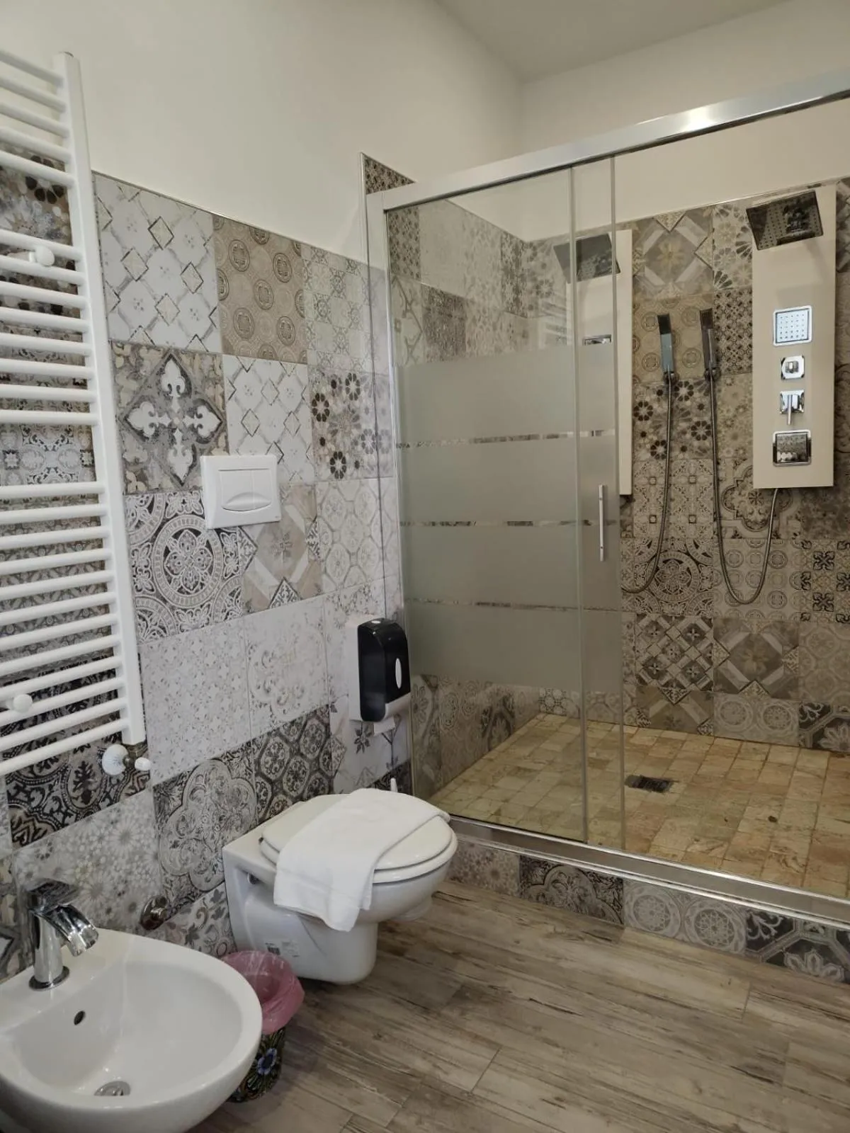 Shower in Centro Sicilia Rooms-Suites & Terrace