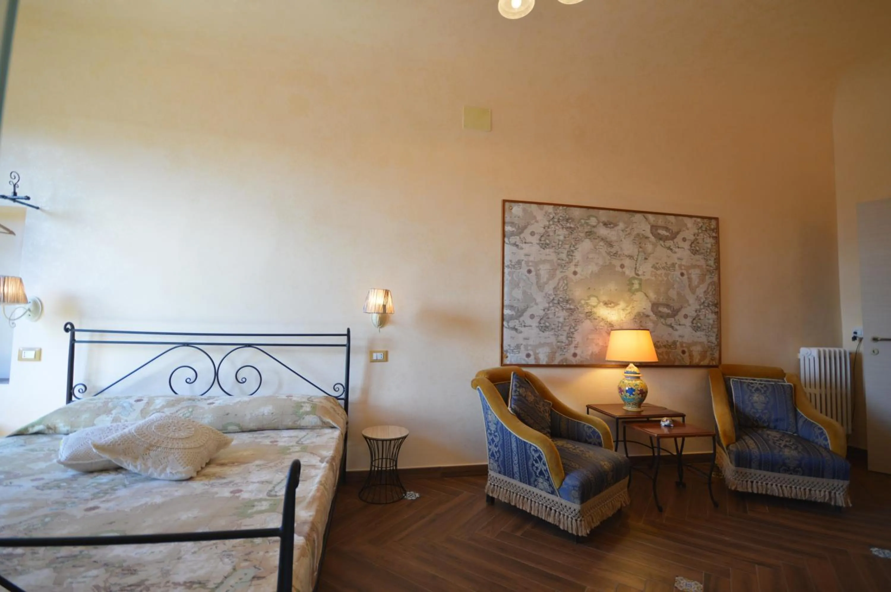 Photo of the whole room, Bed in Centro Sicilia Rooms-Suites & Terrace