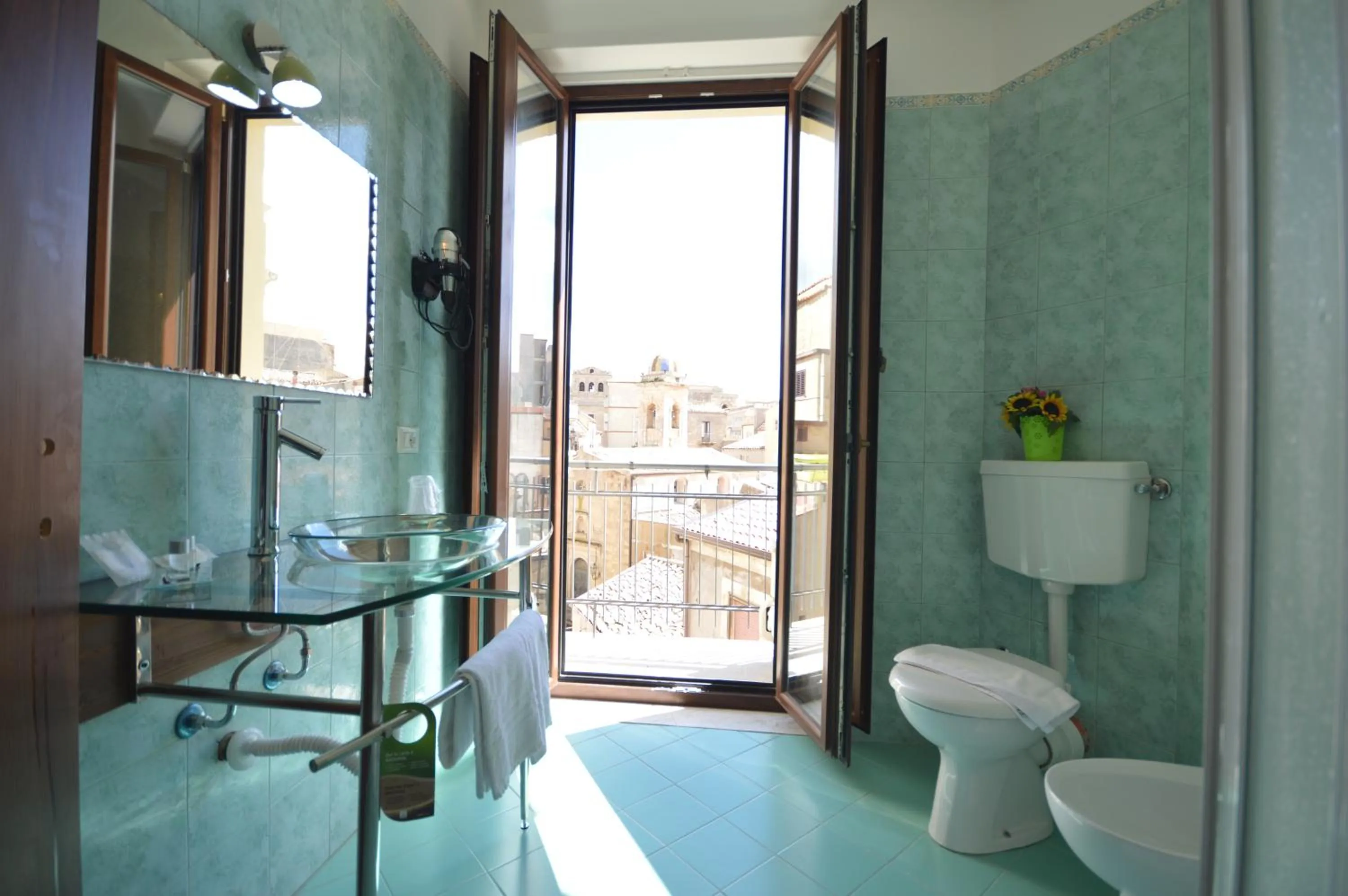 Toilet in Centro Sicilia Rooms-Suites & Terrace