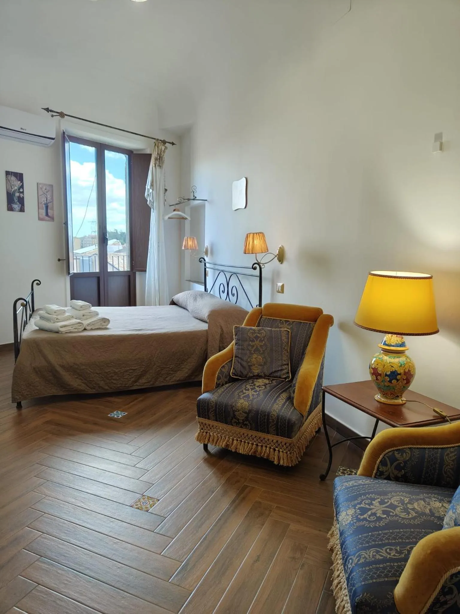 Bed in Centro Sicilia Rooms-Suites & Terrace
