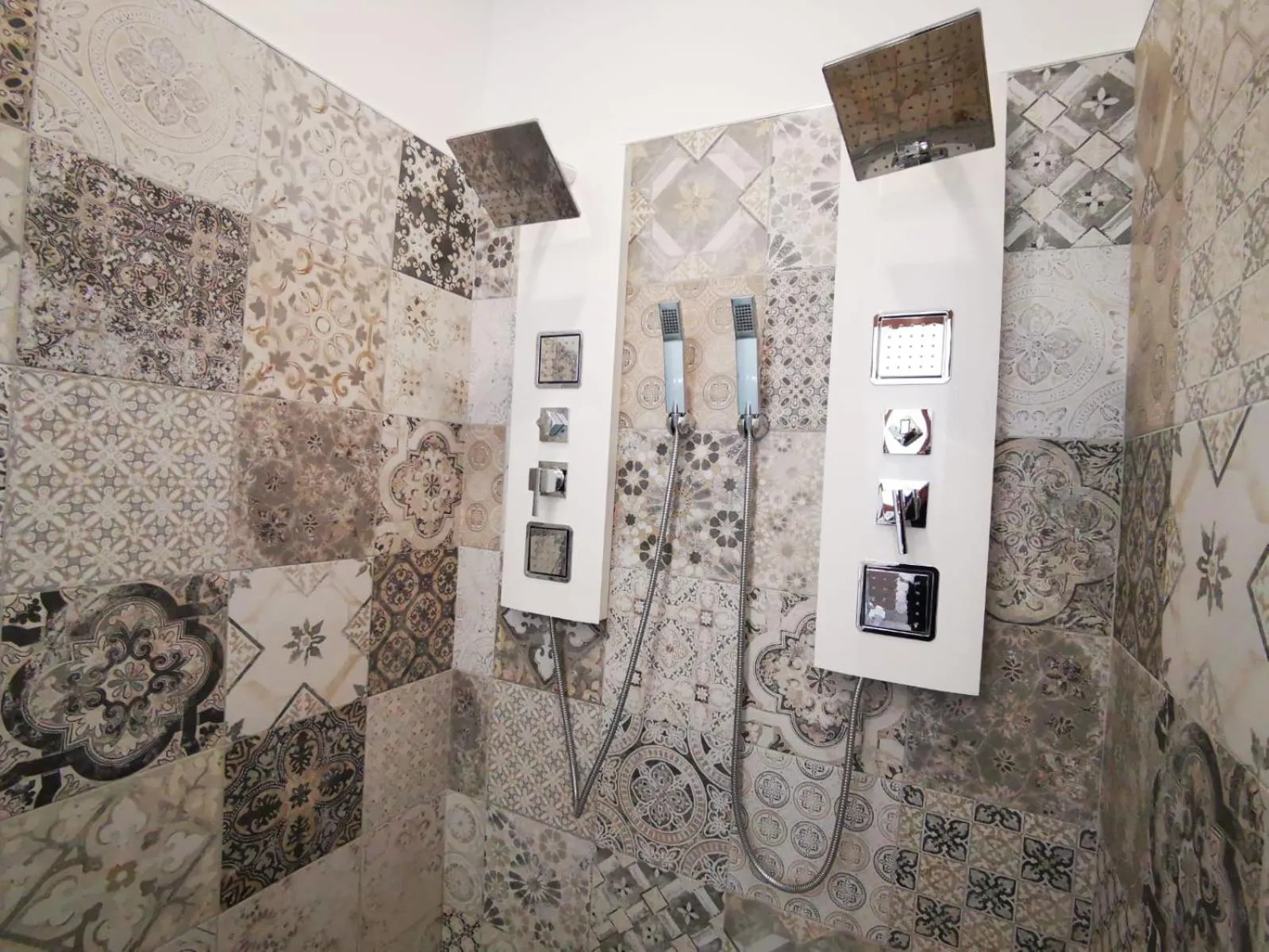 Shower in Centro Sicilia Rooms-Suites & Terrace