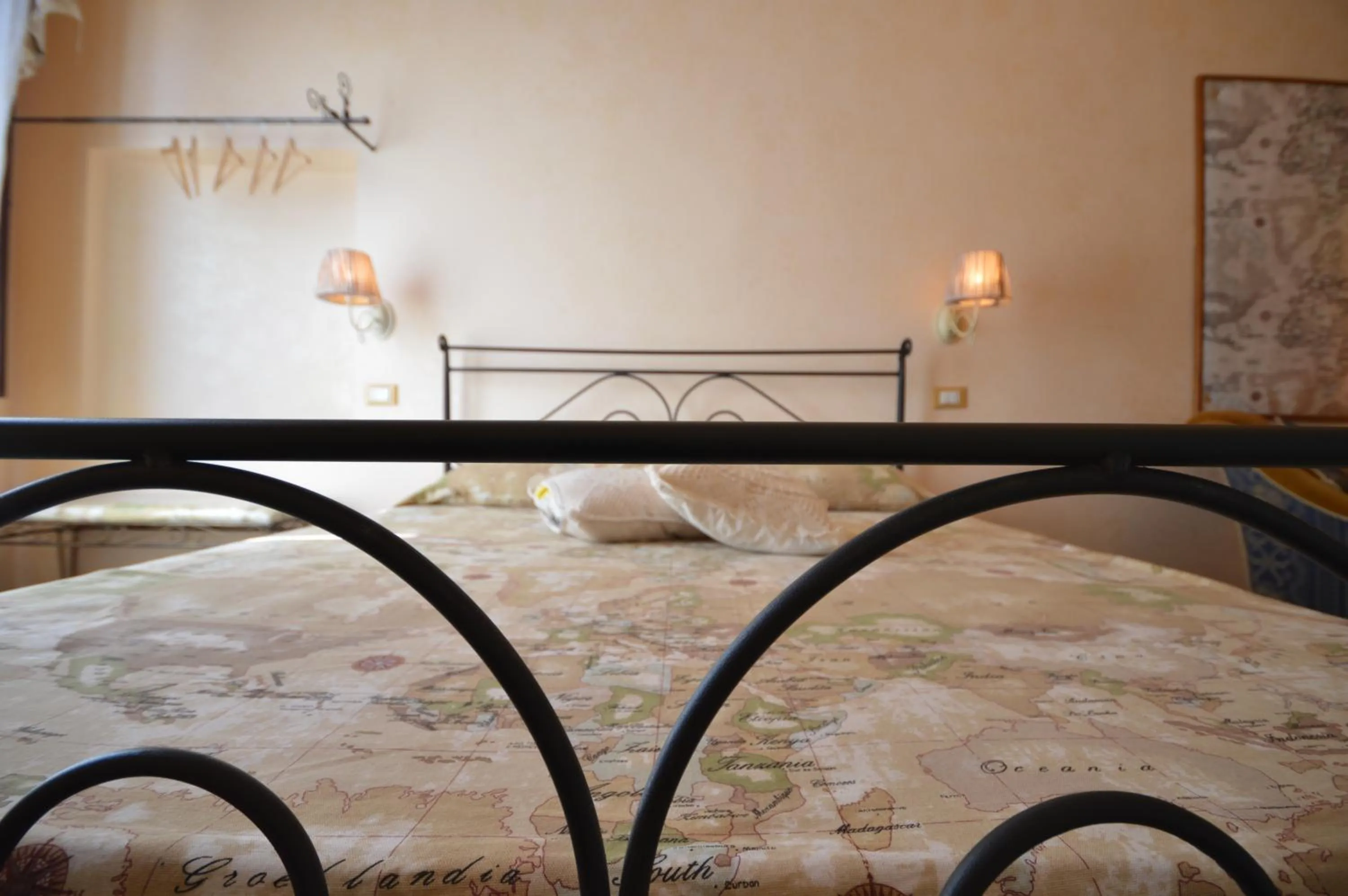 Decorative detail, Bed in Centro Sicilia Rooms-Suites & Terrace