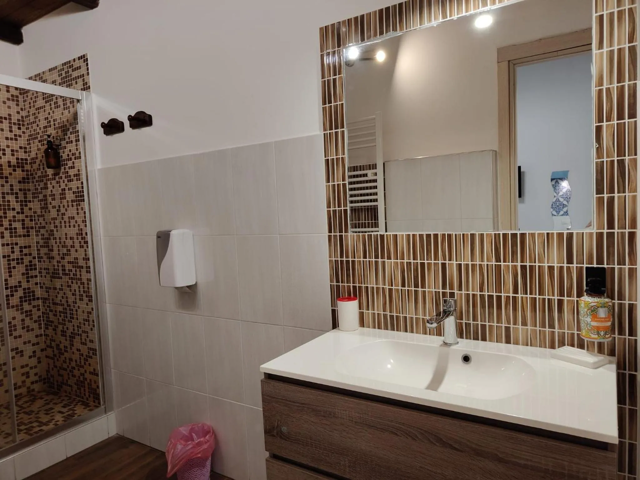 Bathroom in Centro Sicilia Rooms-Suites & Terrace