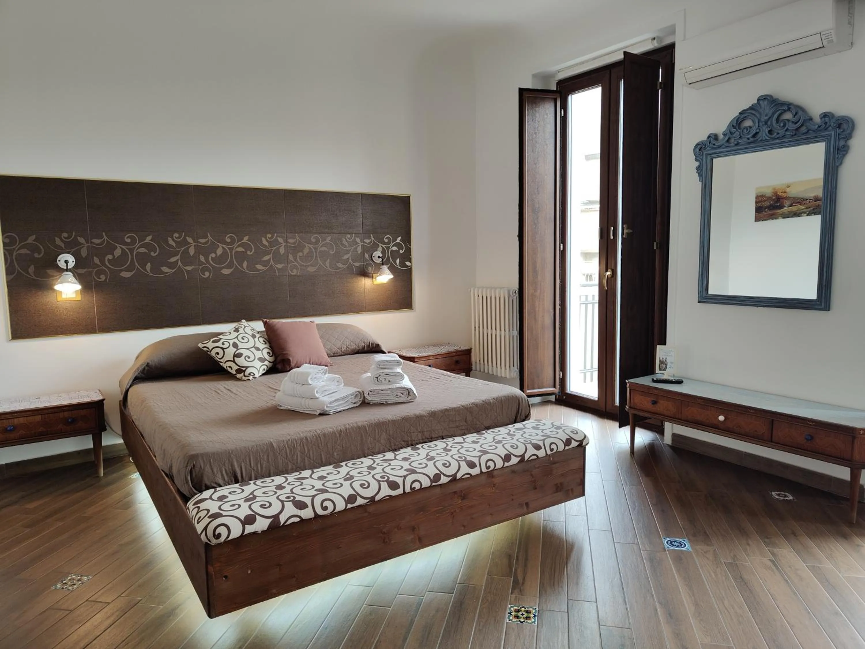 Photo of the whole room, Bed in Centro Sicilia Rooms-Suites & Terrace