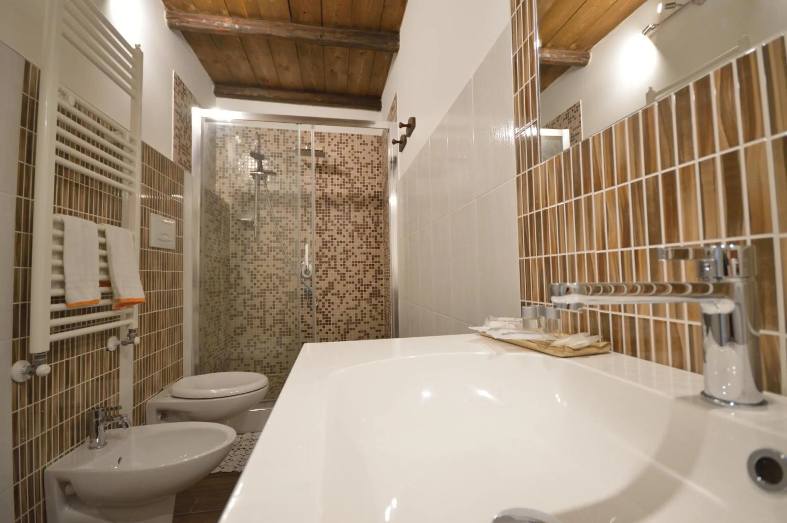 Bathroom in Centro Sicilia Rooms-Suites & Terrace