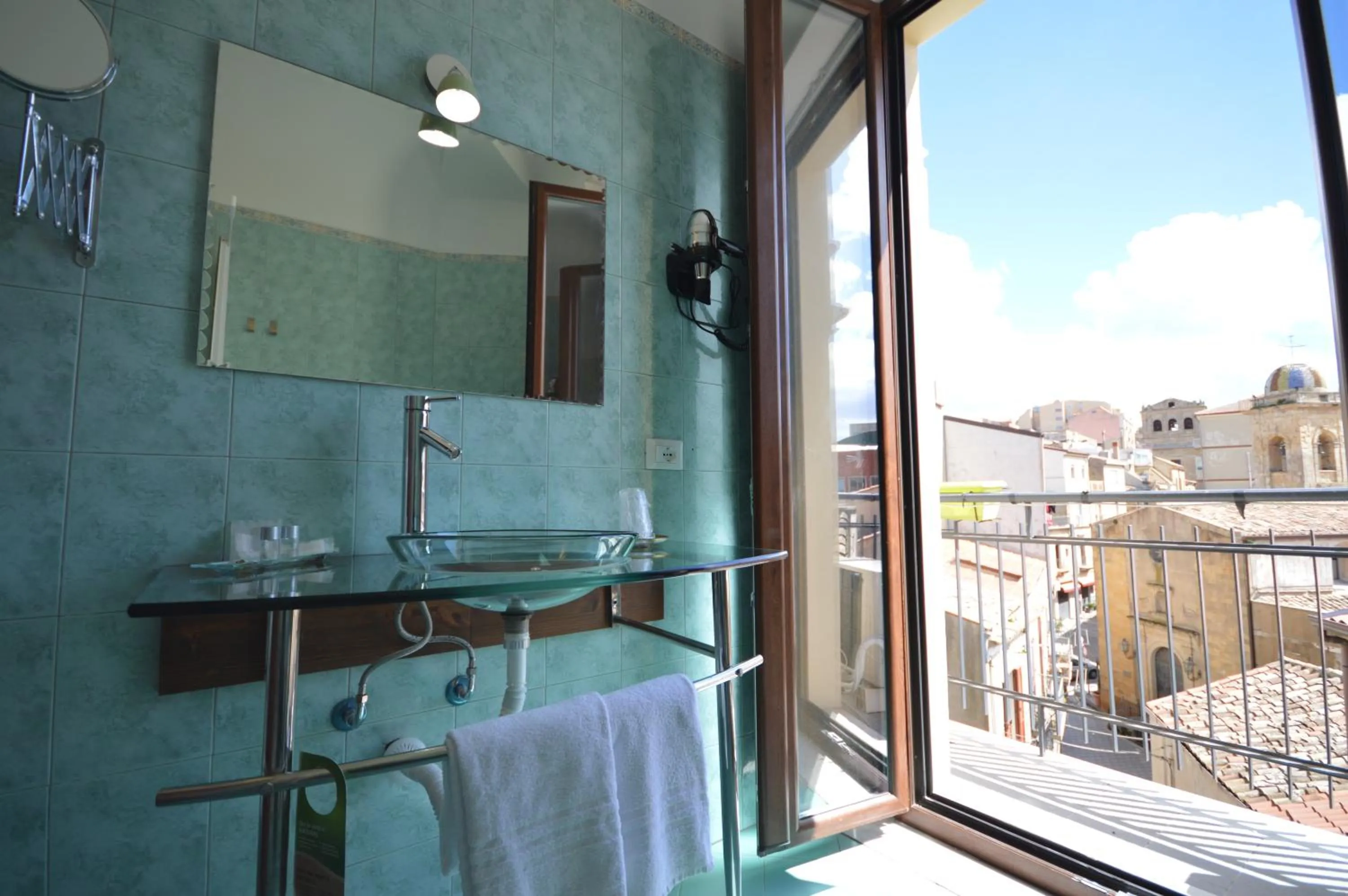 Bathroom in Centro Sicilia Rooms-Suites & Terrace