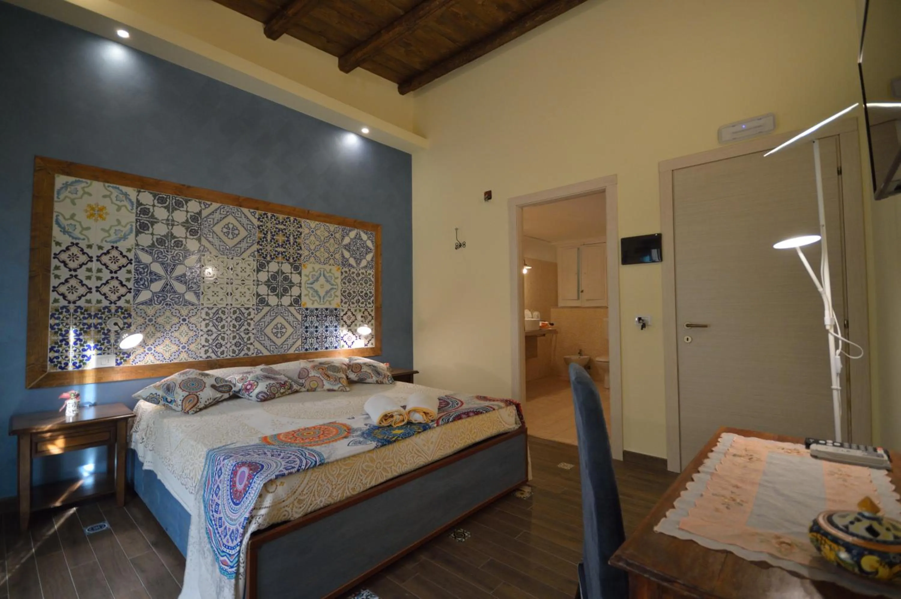 Photo of the whole room, Bed in Centro Sicilia Rooms-Suites & Terrace