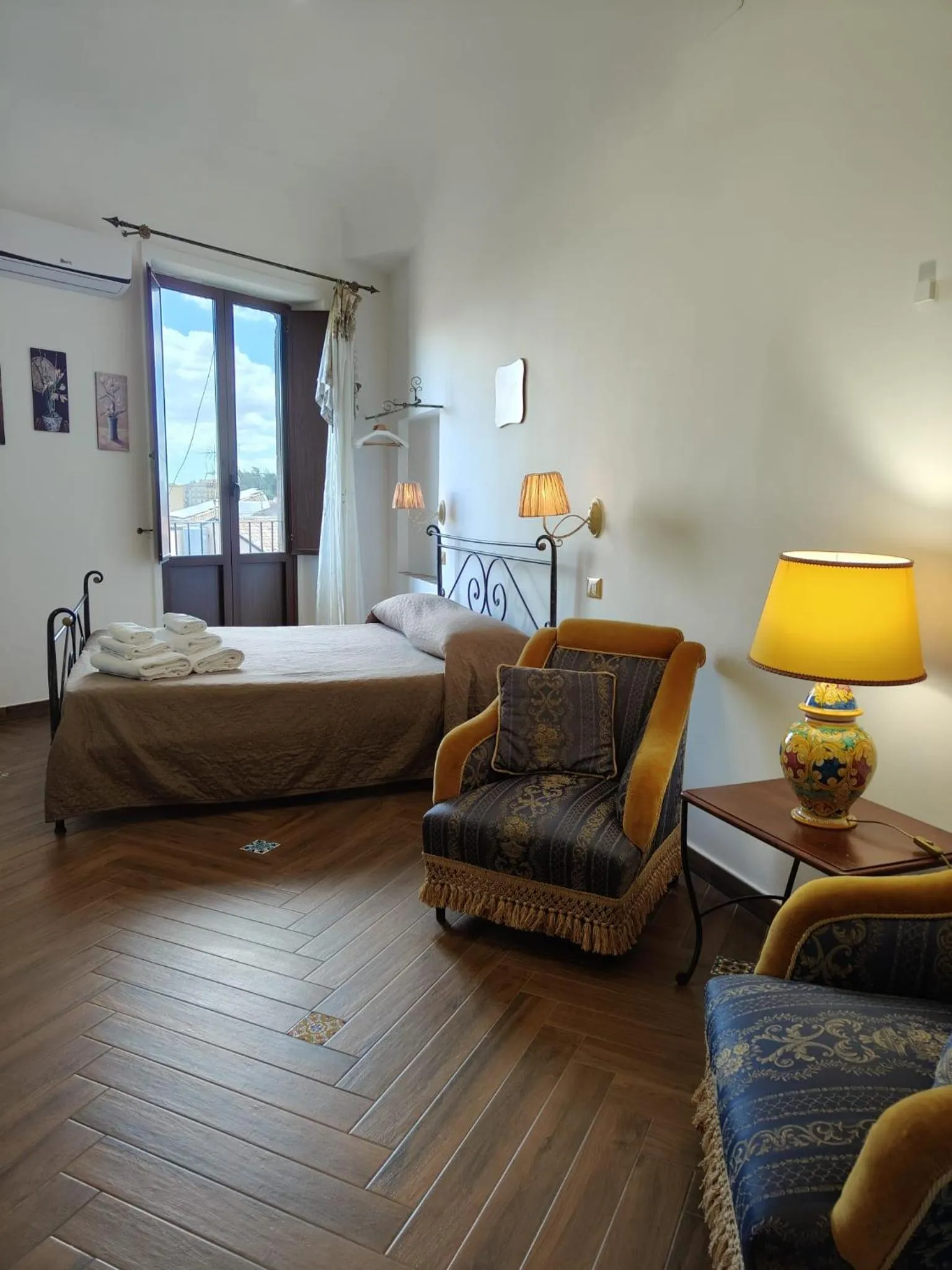 Bed in Centro Sicilia Rooms-Suites & Terrace