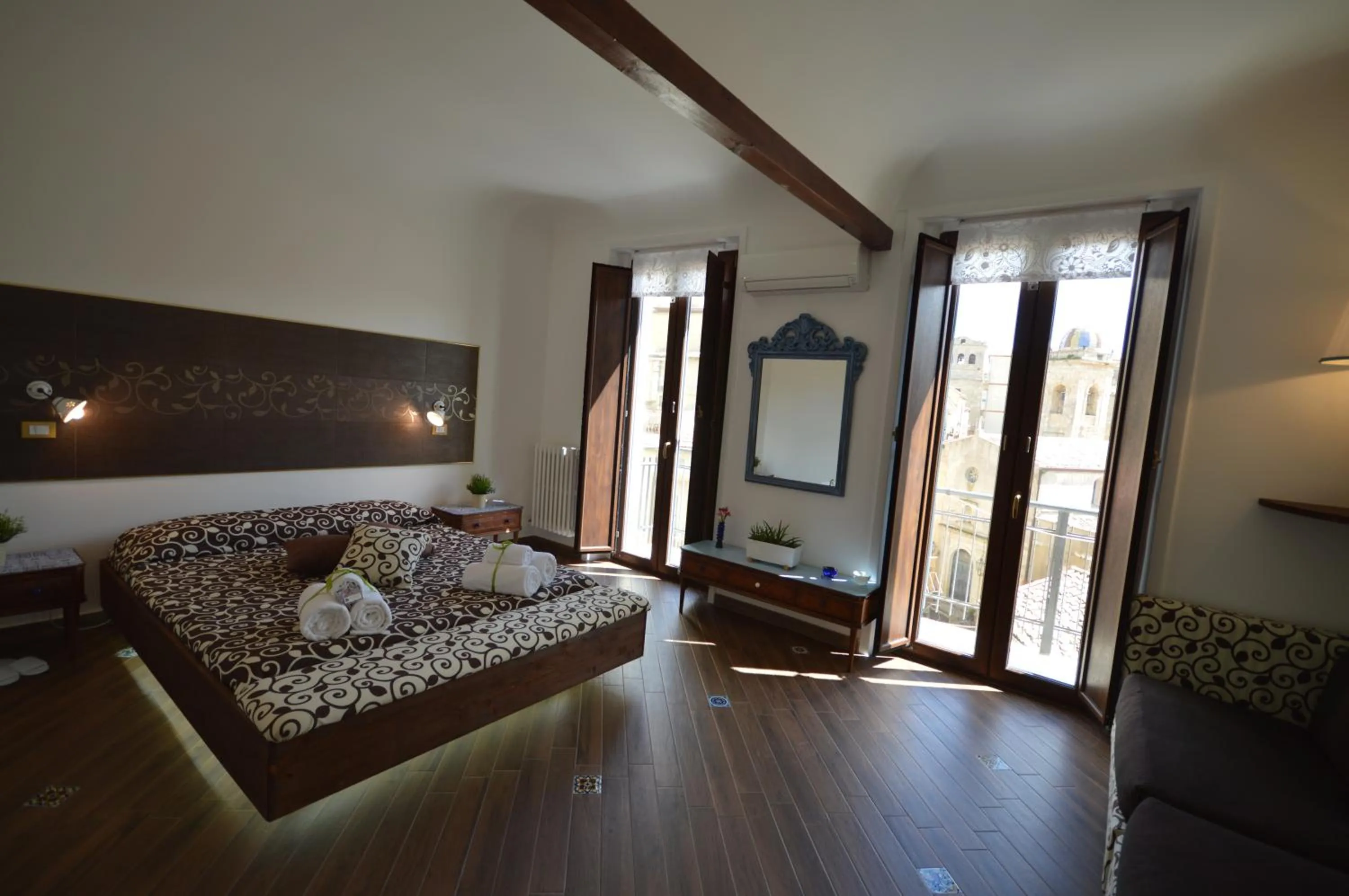 Photo of the whole room, Bed in Centro Sicilia Rooms-Suites & Terrace