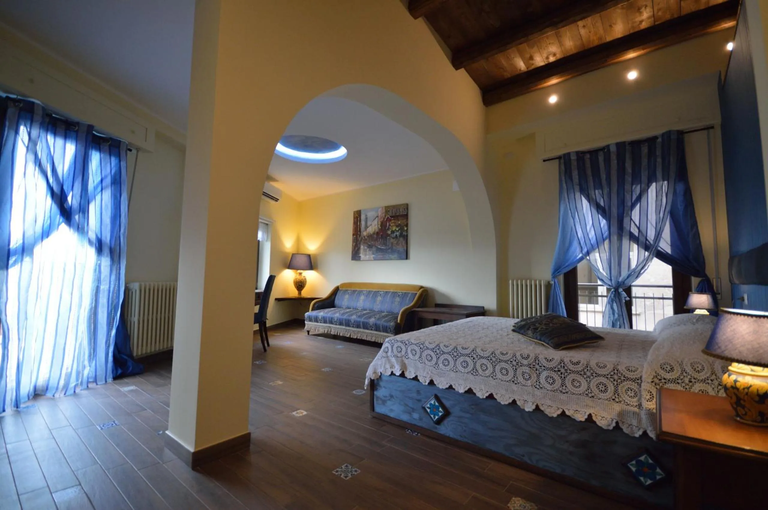 Photo of the whole room, Bed in Centro Sicilia Rooms-Suites & Terrace