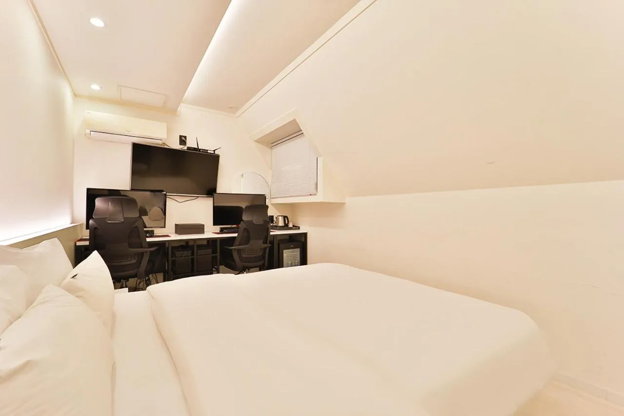 TV and multimedia in Jamsil Tomgi Hotel