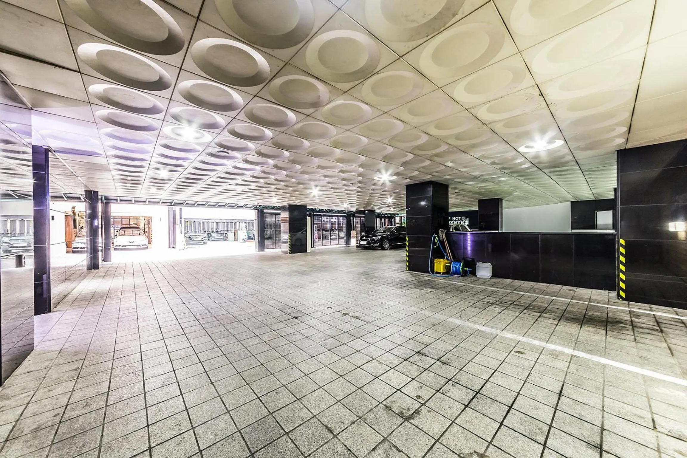 Property building in Jamsil Tomgi Hotel