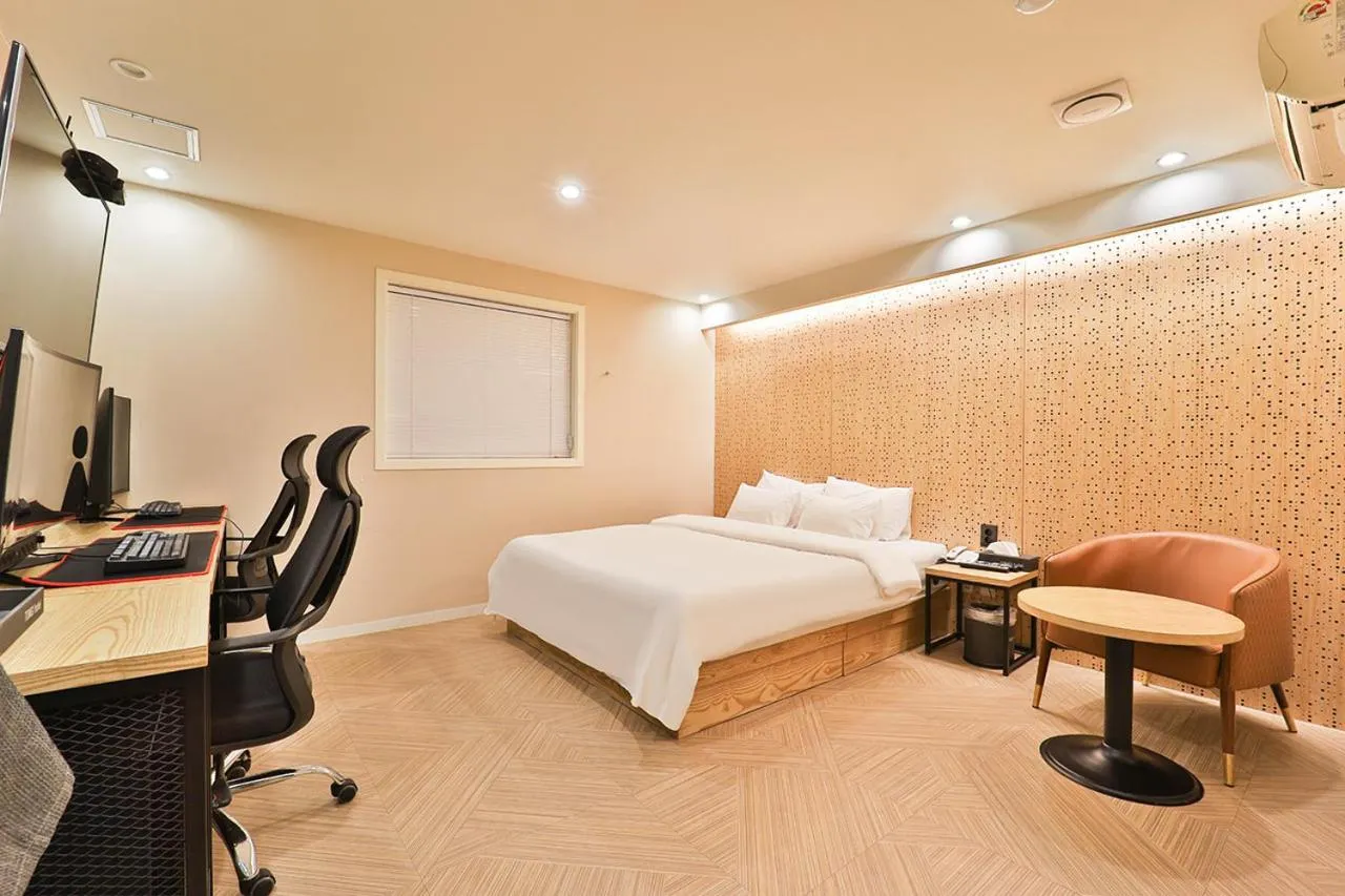 Bed in Jamsil Tomgi Hotel