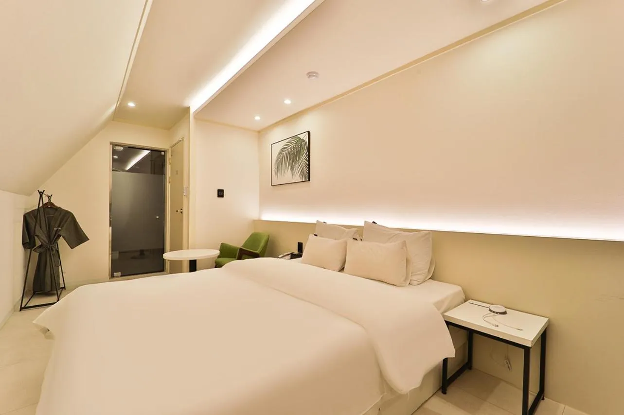 Bed in Jamsil Tomgi Hotel