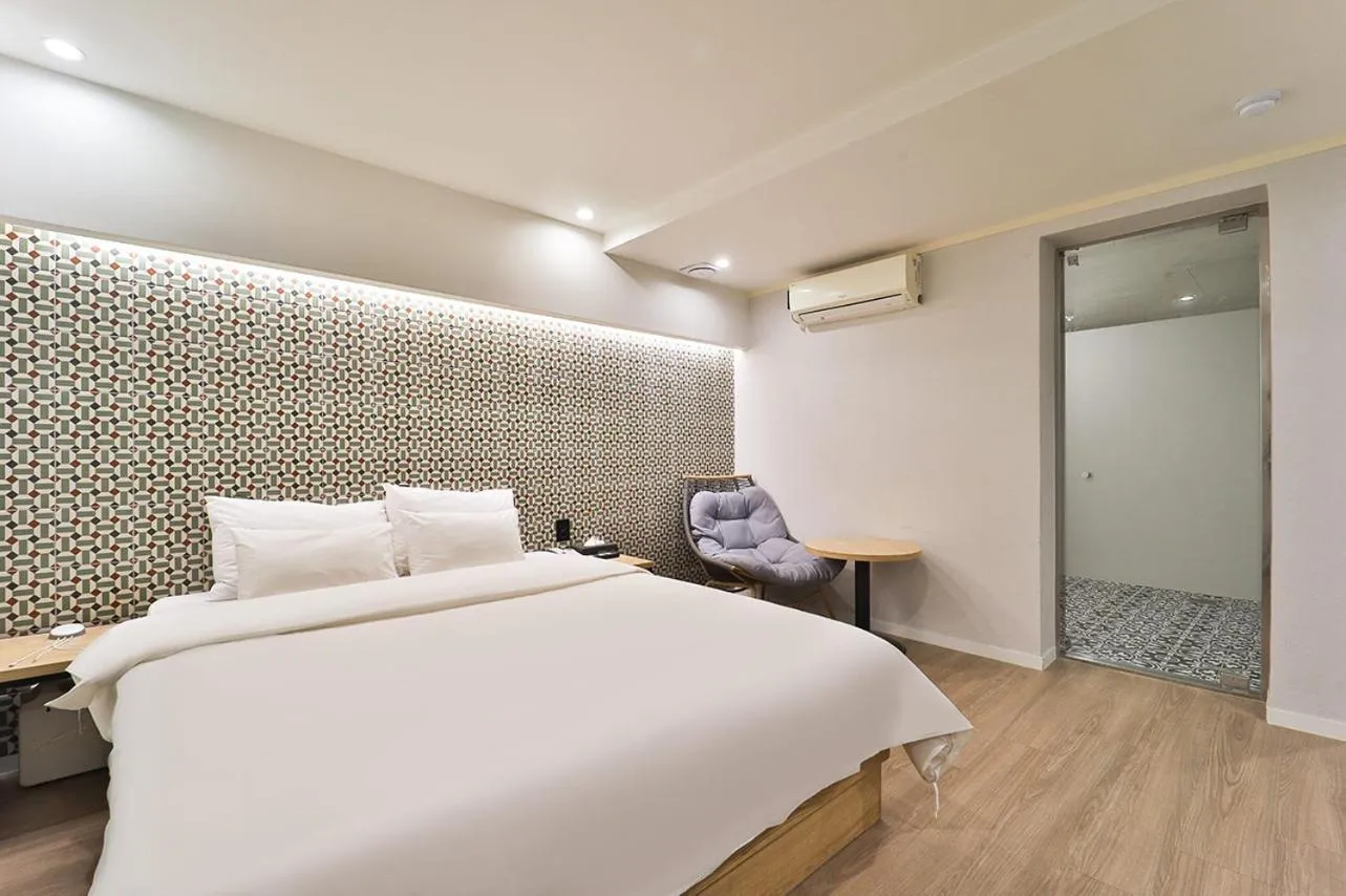 Bed in Jamsil Tomgi Hotel