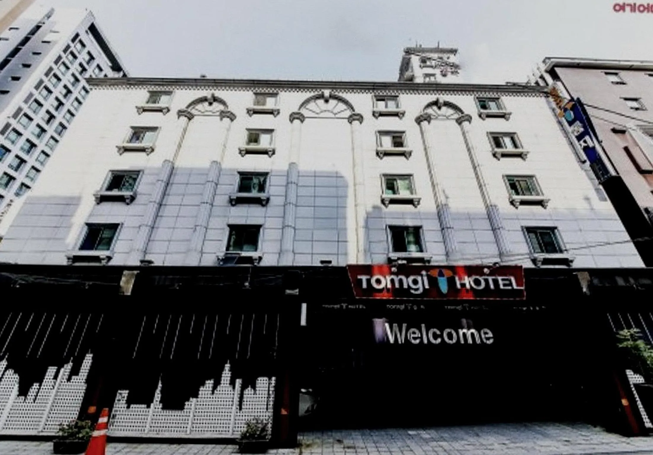 Property building in Jamsil Tomgi Hotel