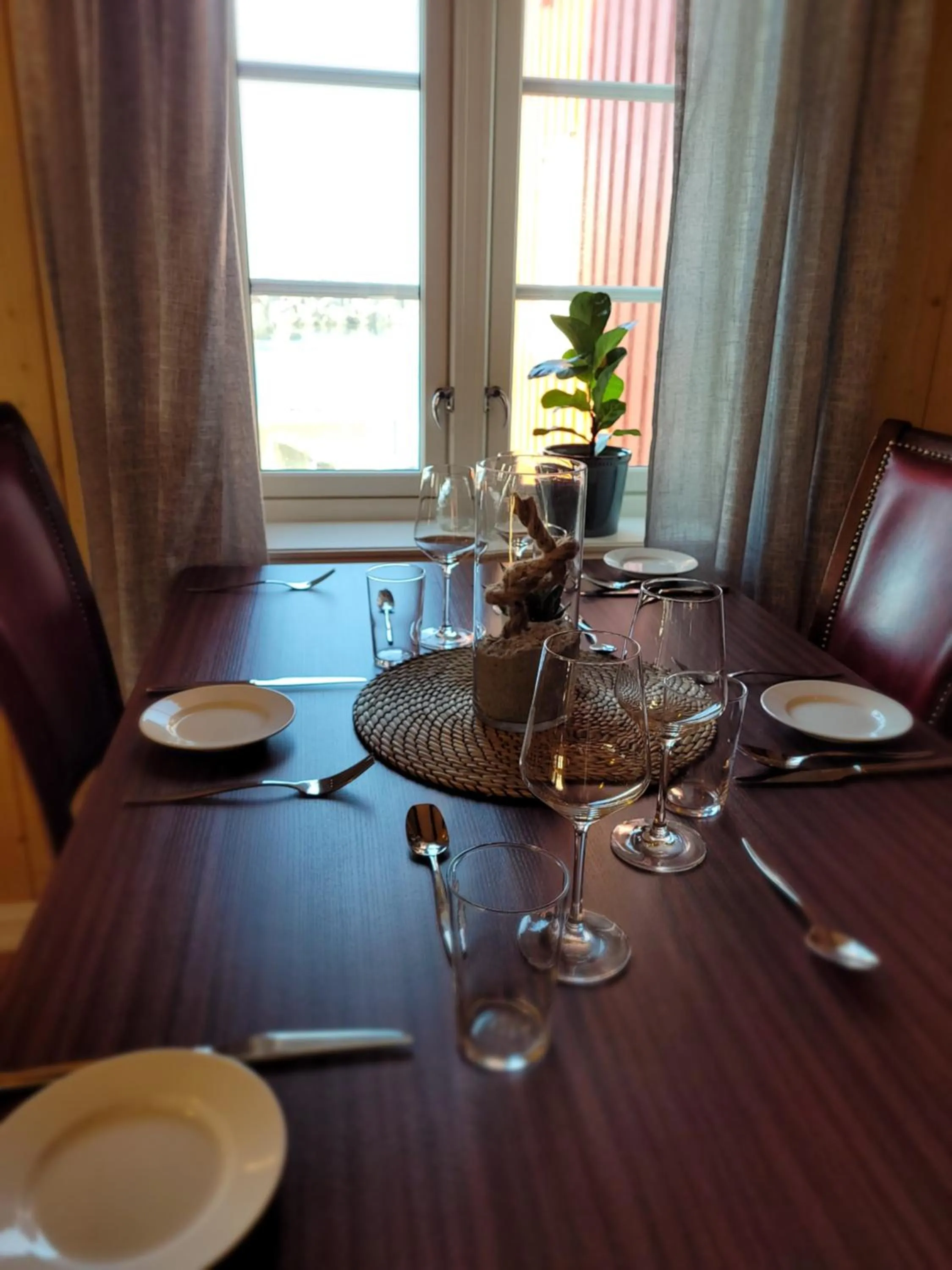 Restaurant/places to eat in Ona Havstuer - by Classic Norway Hotels