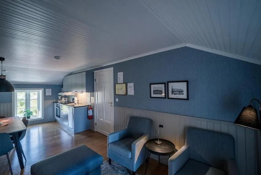 Living room in Ona Havstuer - by Classic Norway Hotels