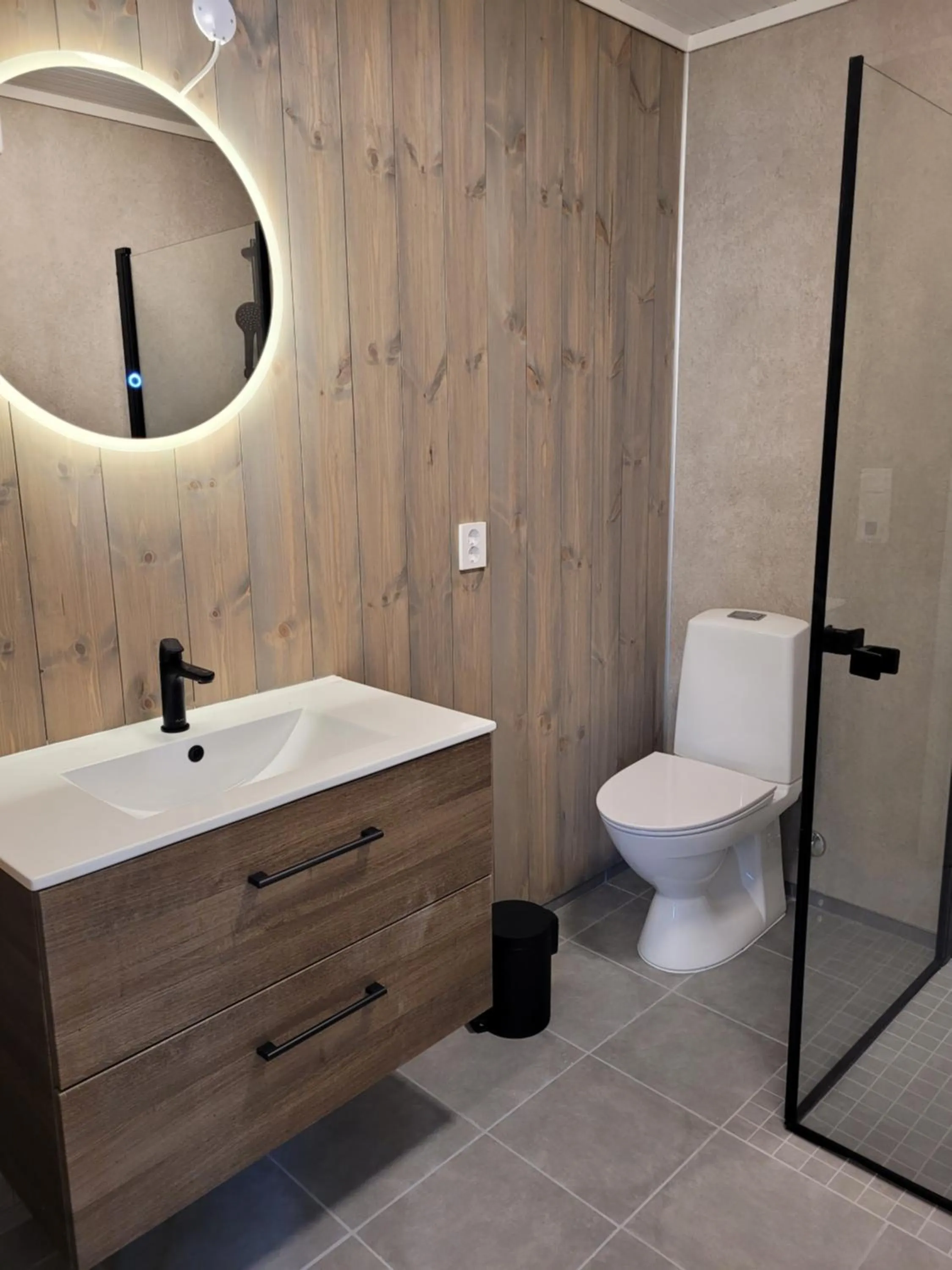 Bathroom in Ona Havstuer - by Classic Norway Hotels