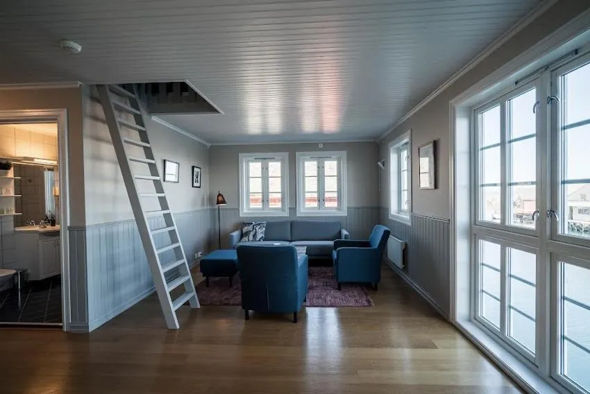 Living room in Ona Havstuer - by Classic Norway Hotels