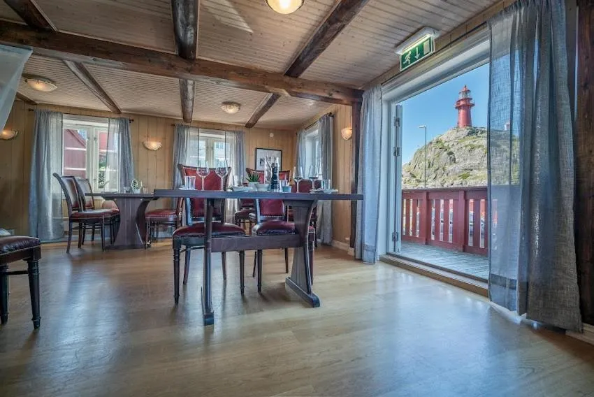 Restaurant/places to eat in Ona Havstuer - by Classic Norway Hotels
