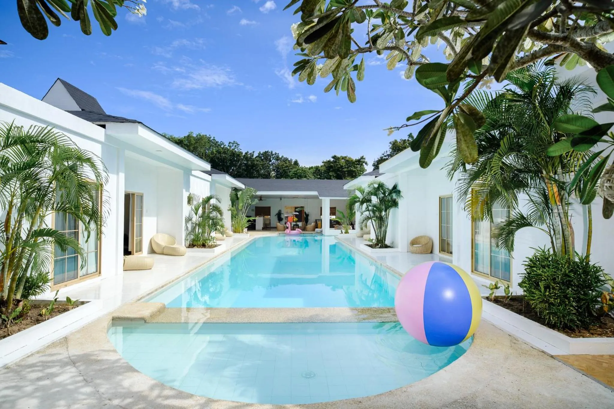 Property building in Seapearl of Alona