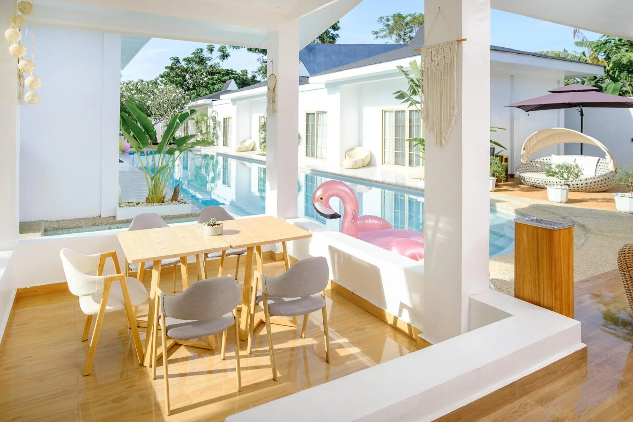 Dining area in Seapearl of Alona