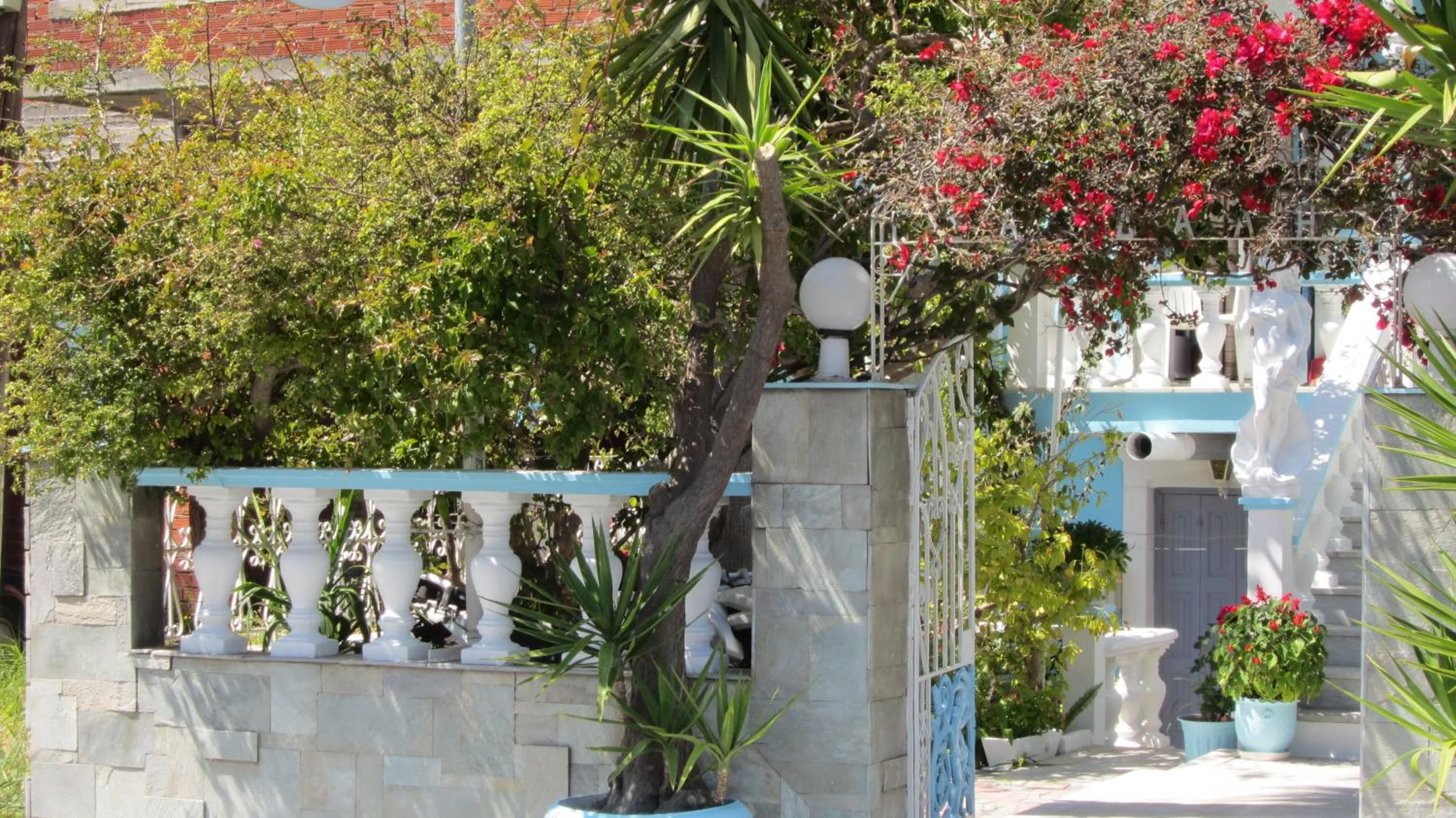 Facade/entrance in Sandalis Hotel