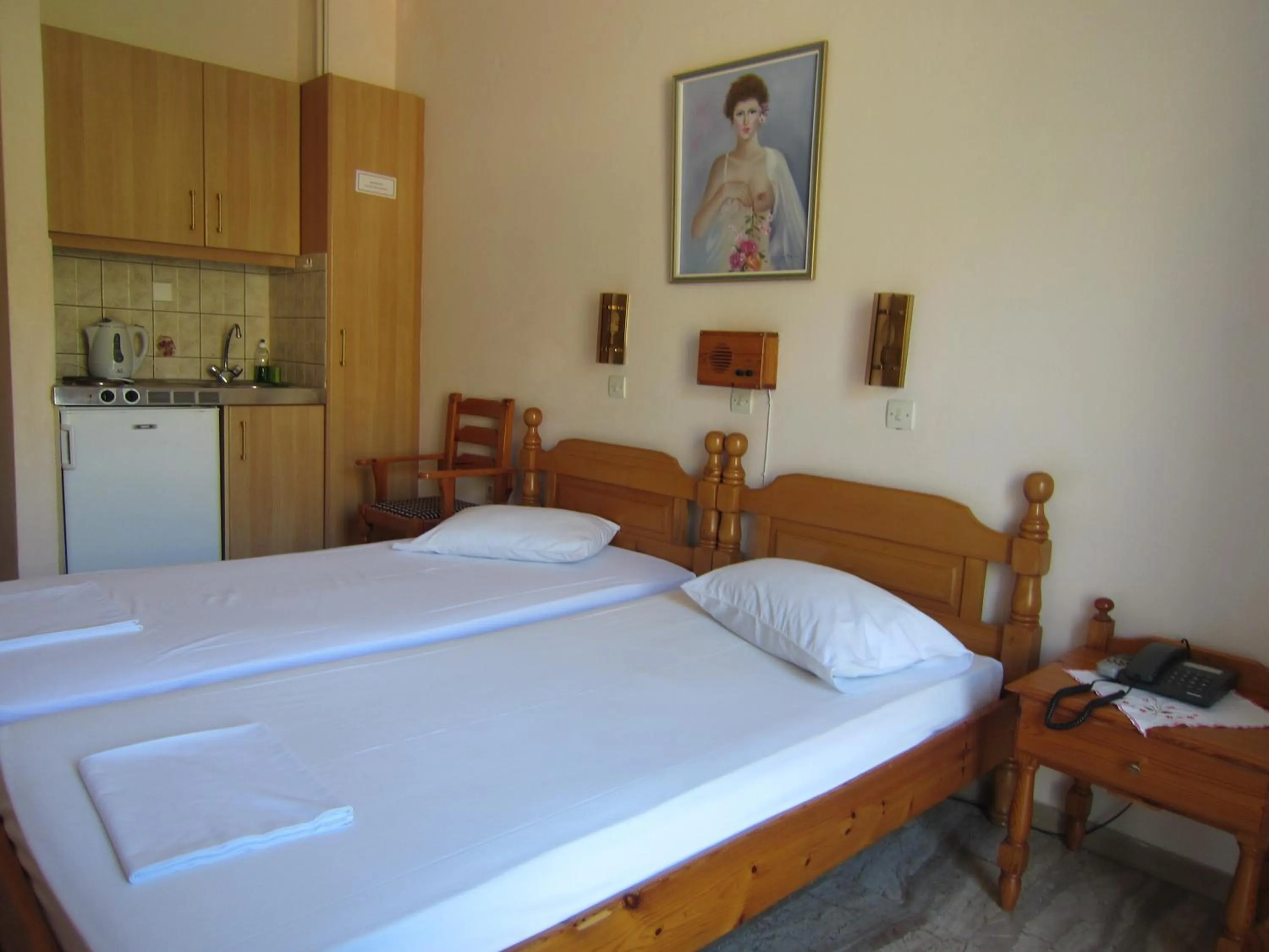 Photo of the whole room, Bed in Sandalis Hotel