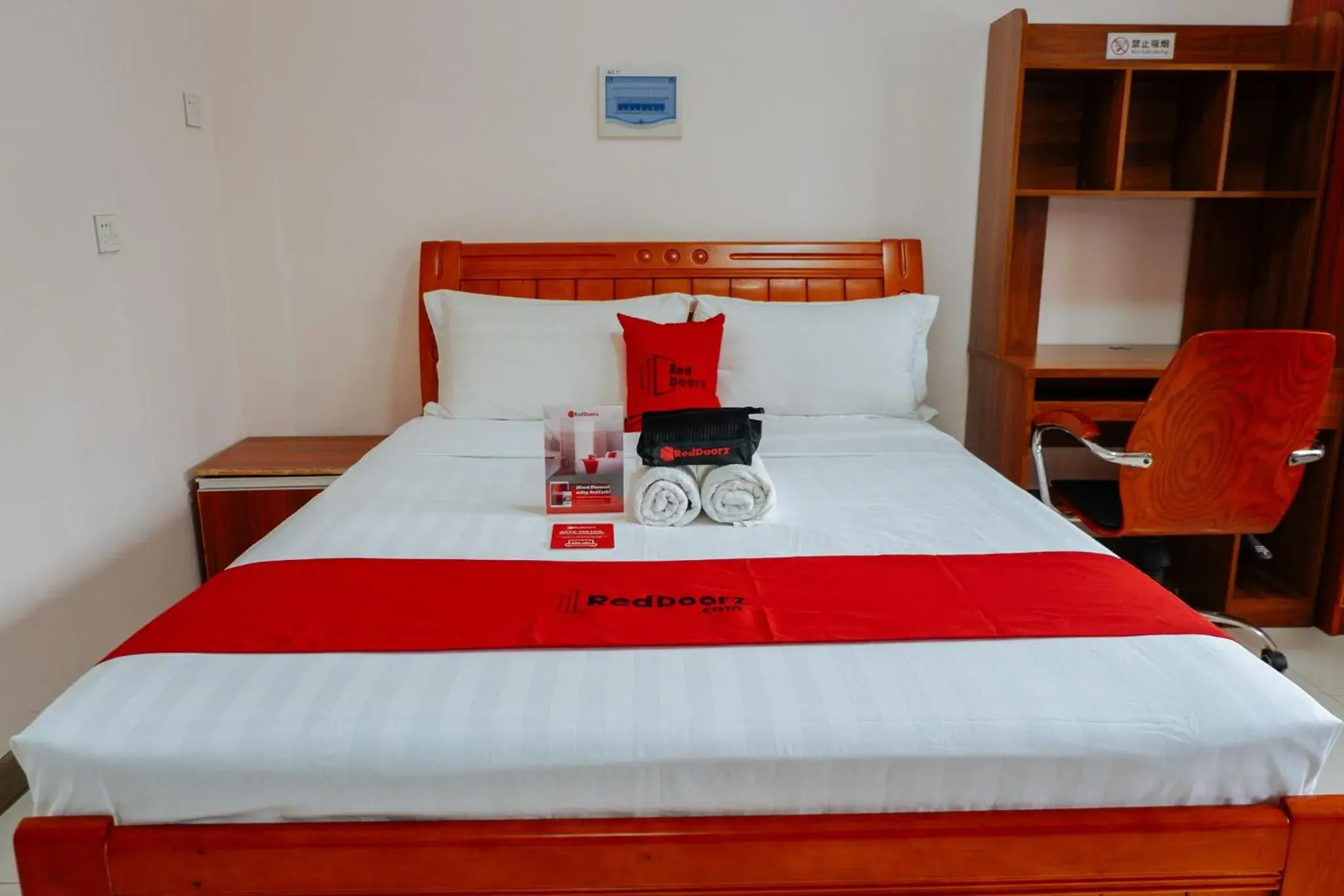 Bed in RedDoorz Plus near Camella La Brisa Lapulapu Bed in RedDoorz Plus near Camella La Brisa Lapulapu