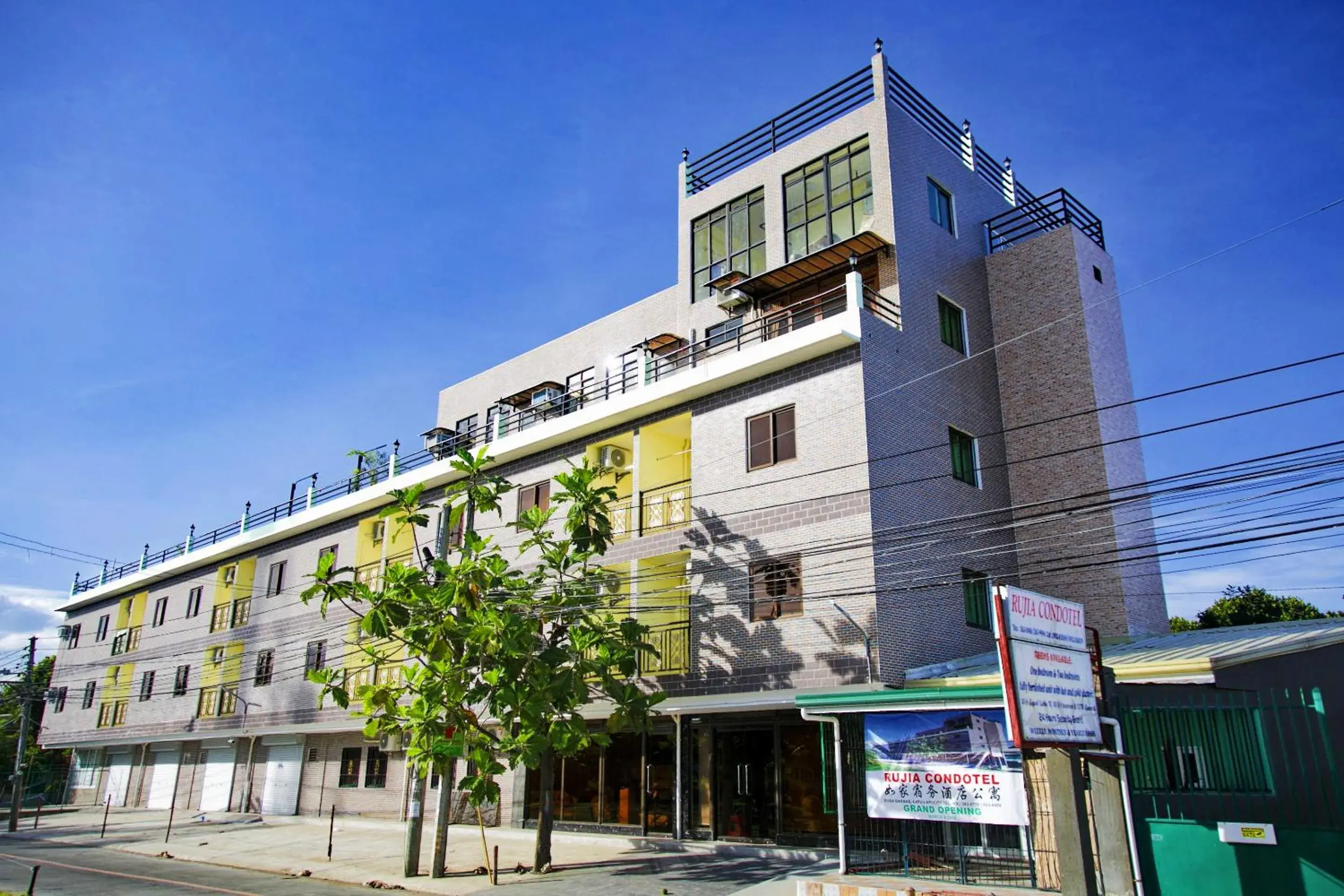 Property building in RedDoorz Plus near Camella La Brisa Lapulapu Property building in RedDoorz Plus near Camella La Brisa Lapulapu