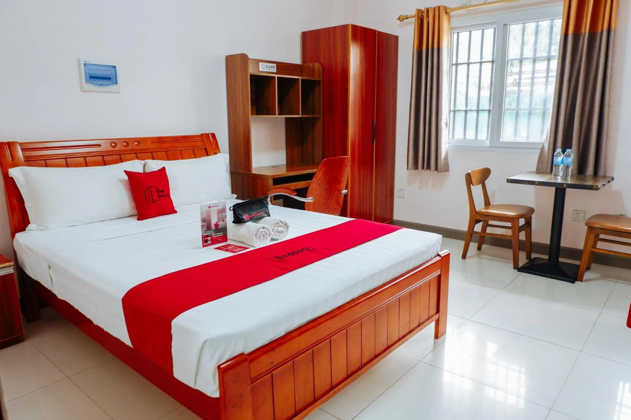 Bed in RedDoorz Plus near Camella La Brisa Lapulapu