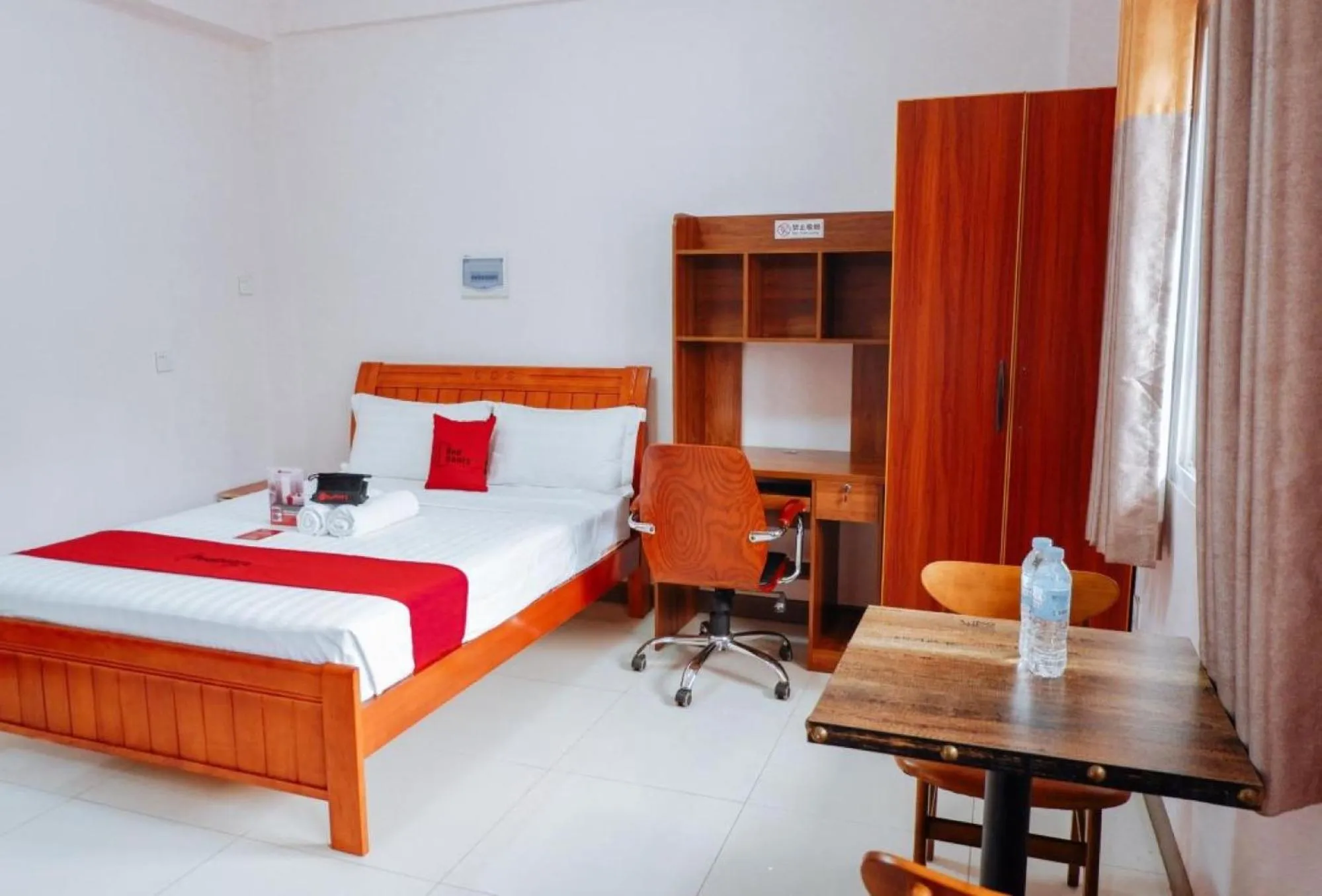 Bed in RedDoorz Plus near Camella La Brisa Lapulapu