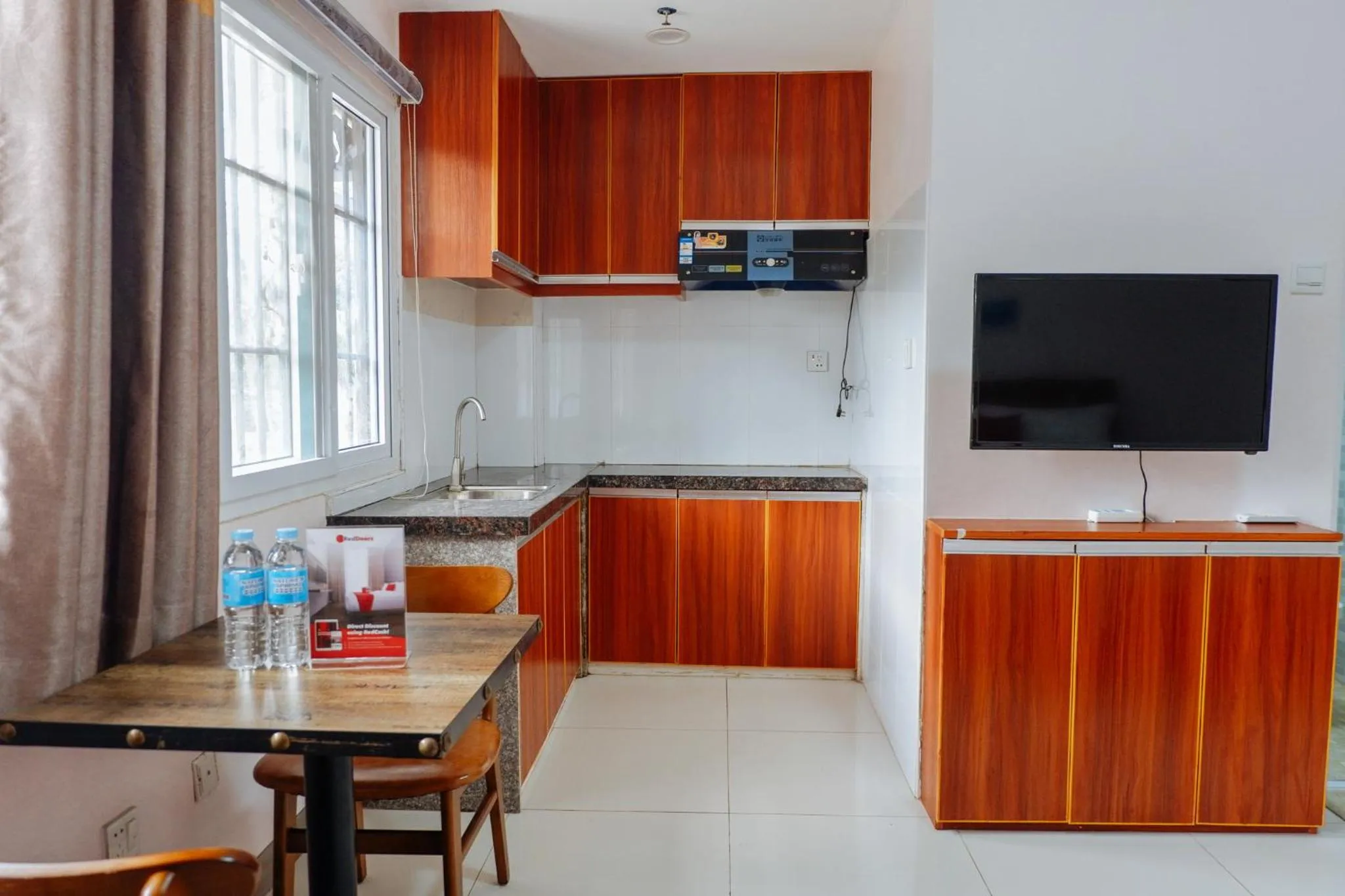 TV and multimedia in RedDoorz Plus near Camella La Brisa Lapulapu