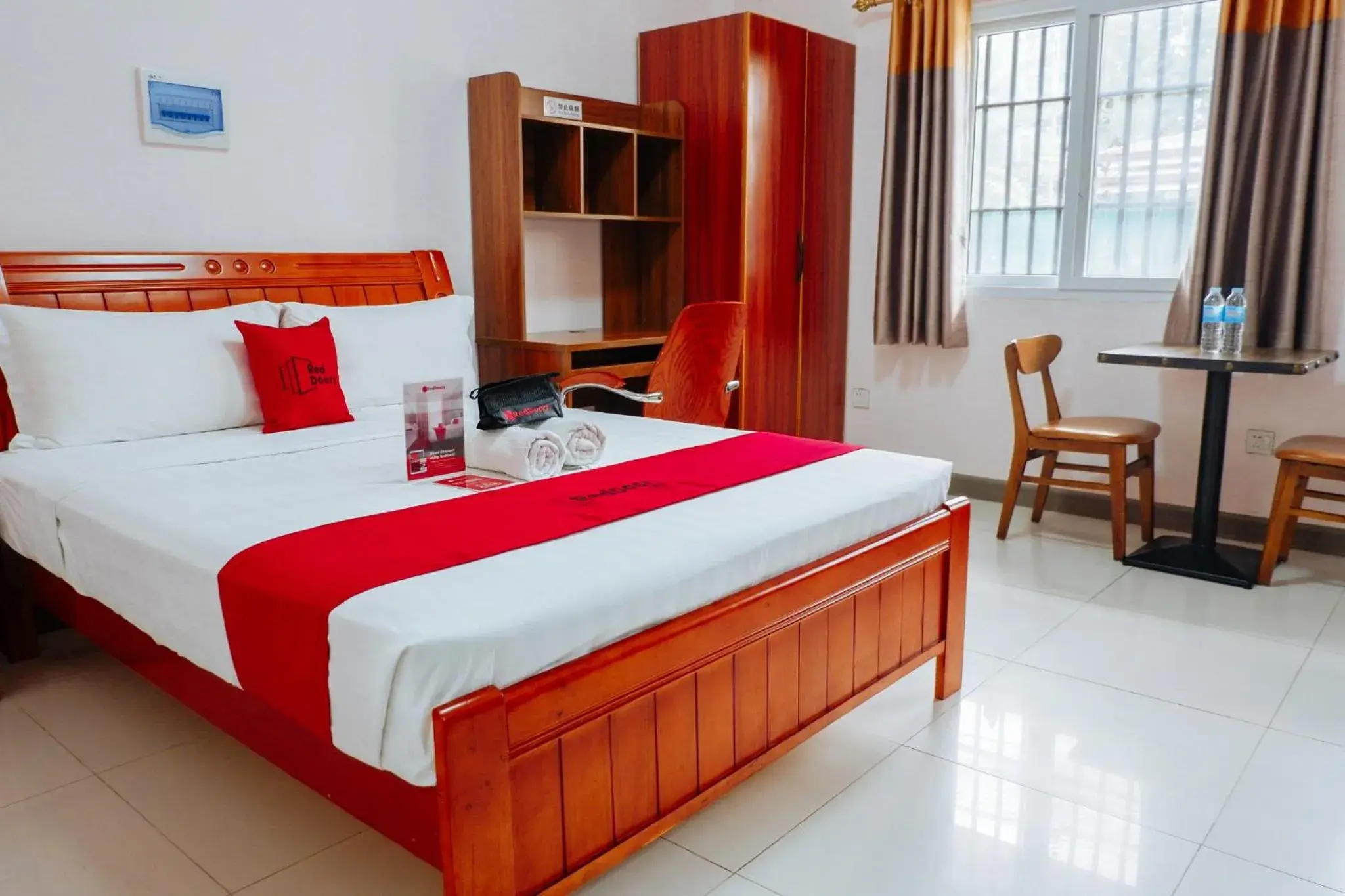 Bed in RedDoorz Plus near Camella La Brisa Lapulapu Bed in RedDoorz Plus near Camella La Brisa Lapulapu