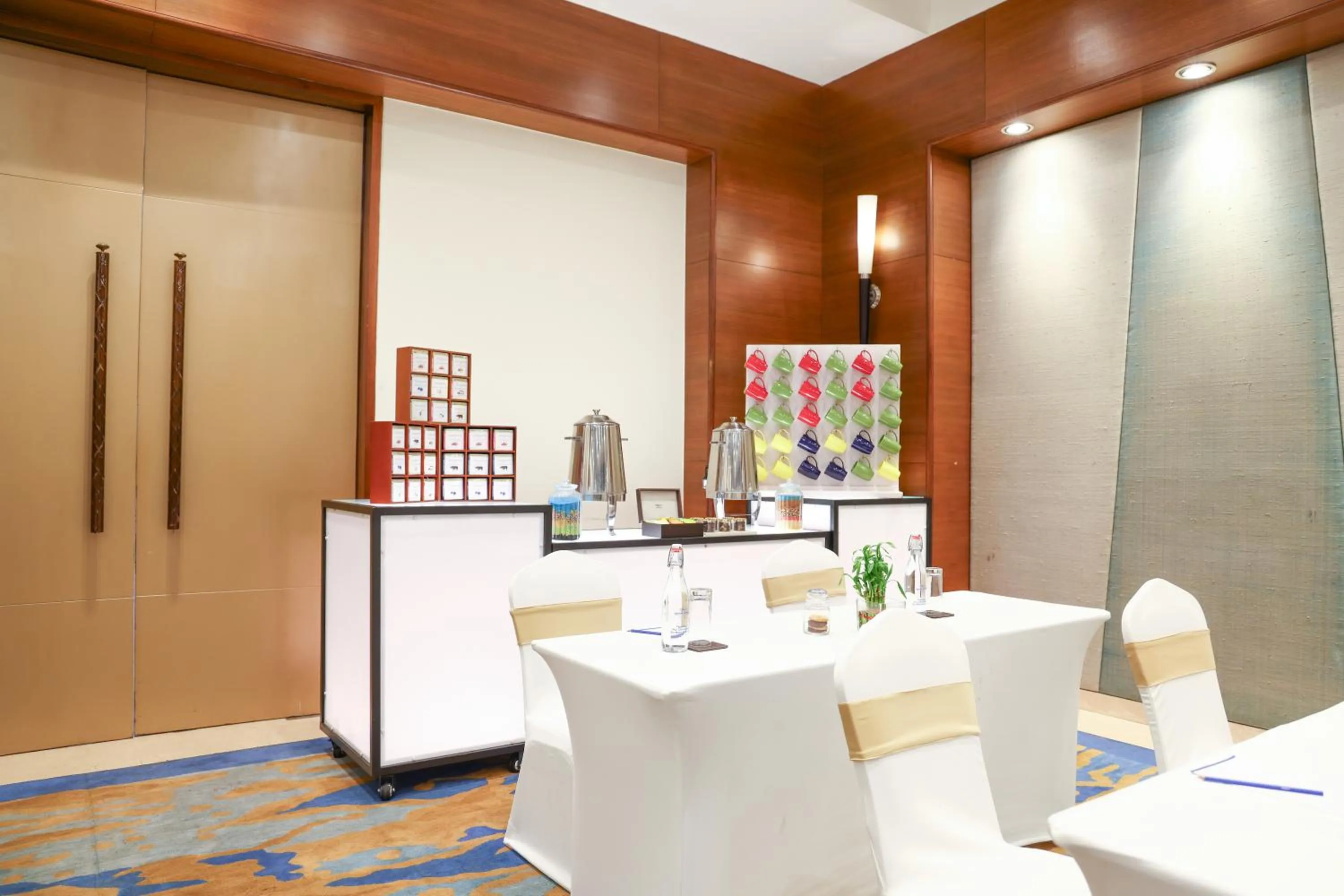 Coffee/tea facilities in Balaji Sarovar Premiere