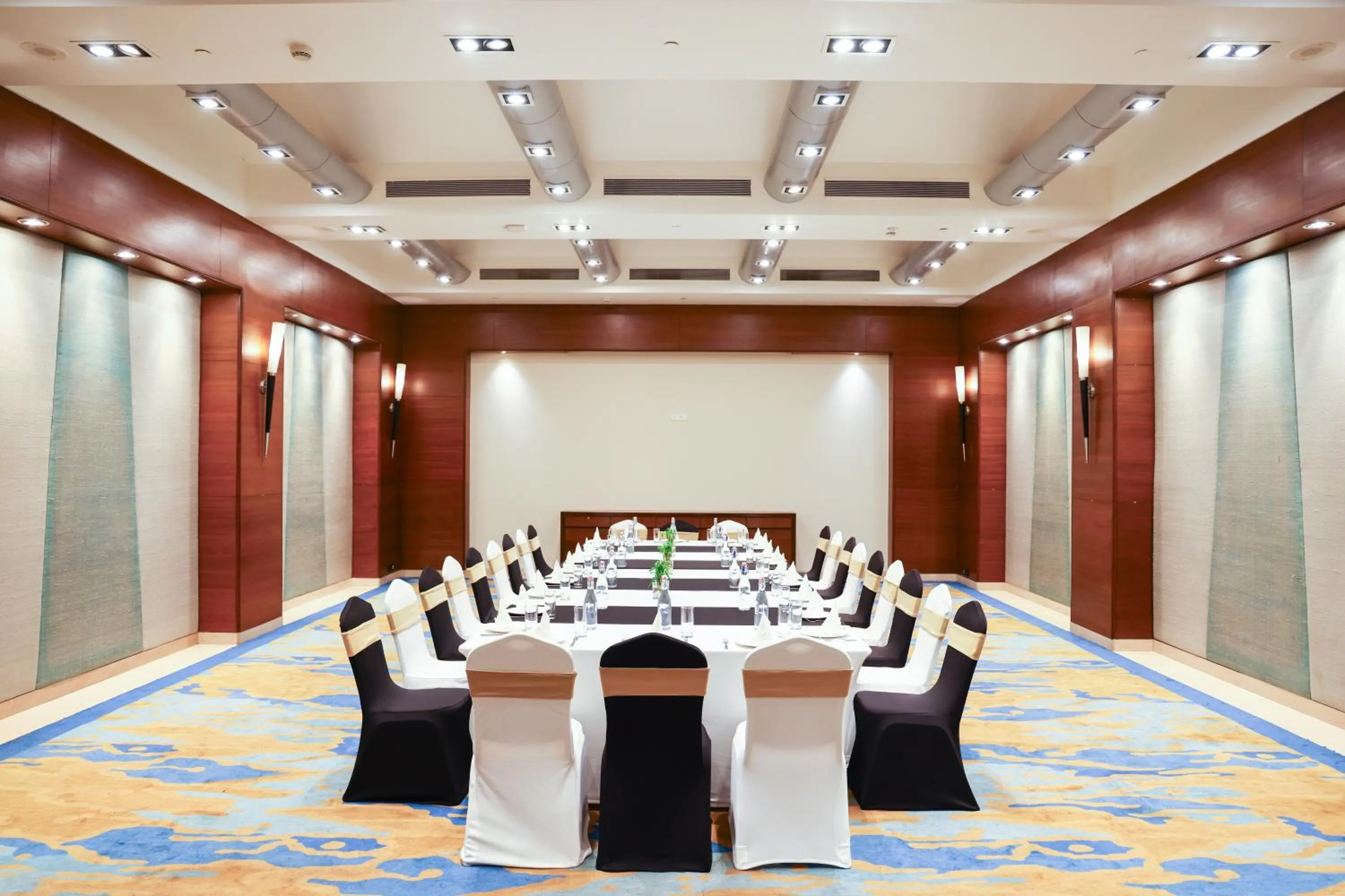 Meeting/conference room in Balaji Sarovar Premiere