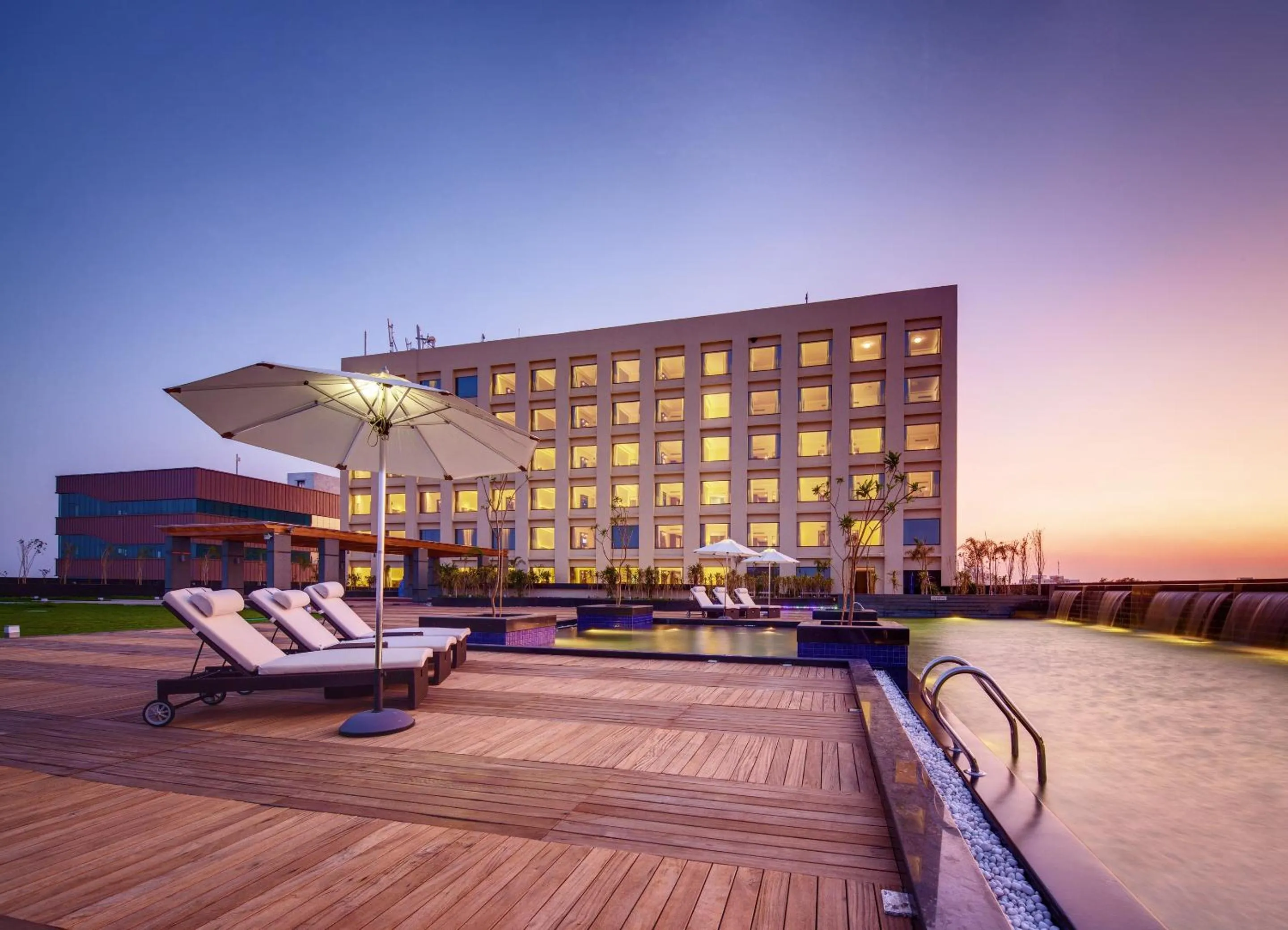 Swimming pool in Balaji Sarovar Premiere