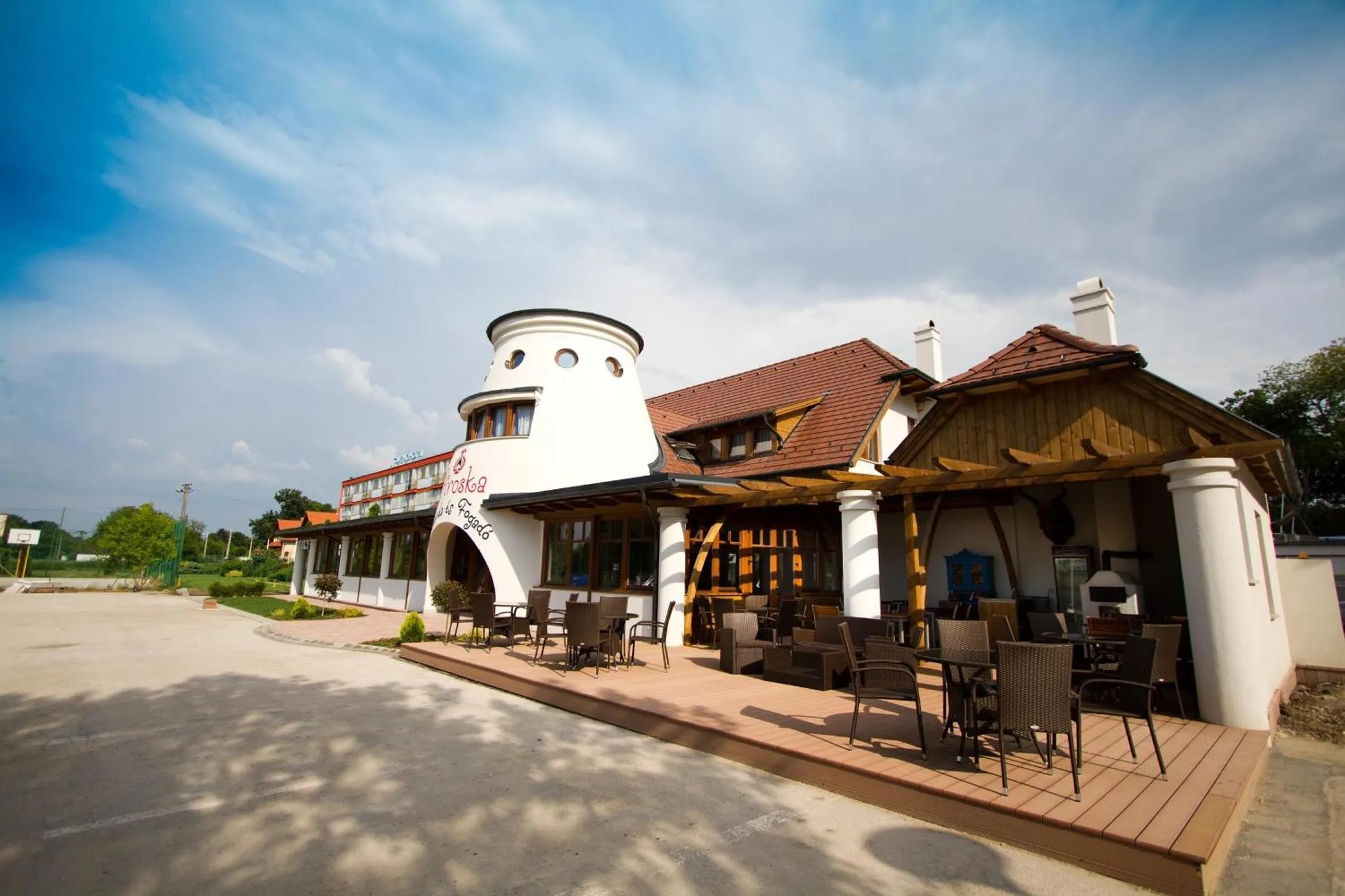 Property building in Piroska Csárda és Panzió