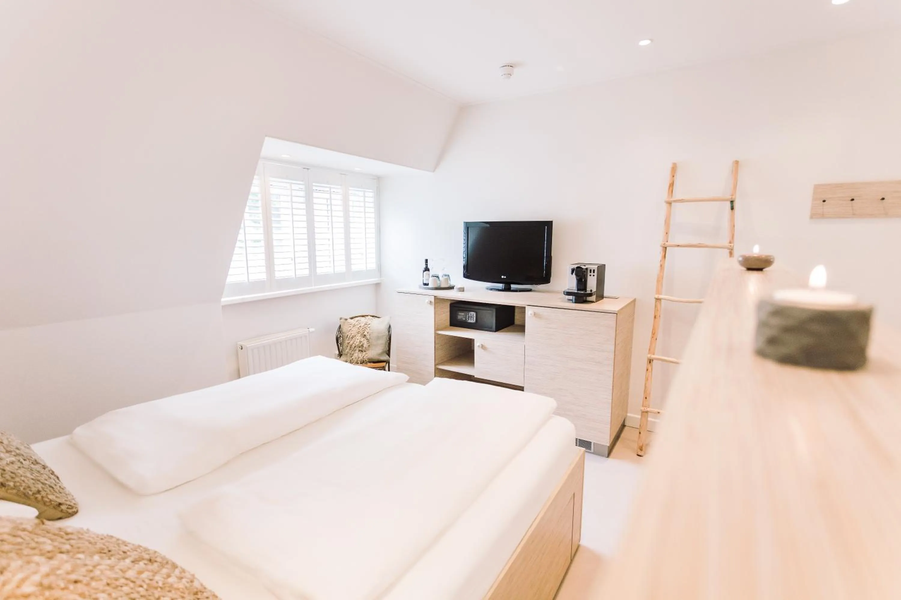 Bed in Logement Overzee