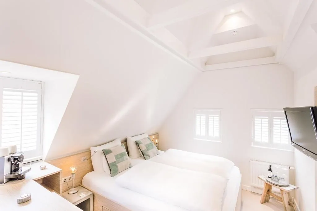 Bed in Logement Overzee