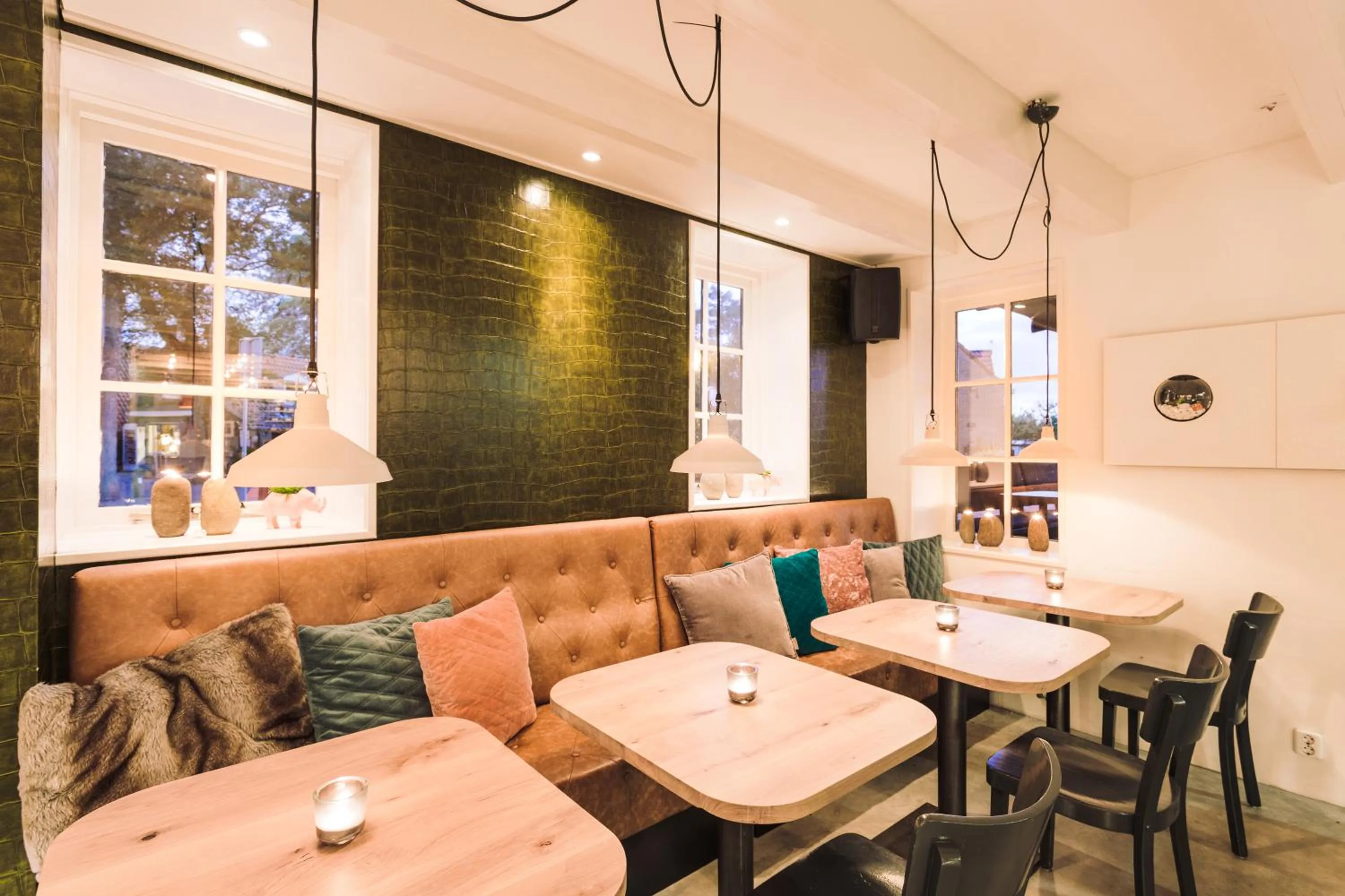 Restaurant/places to eat in Logement Overzee